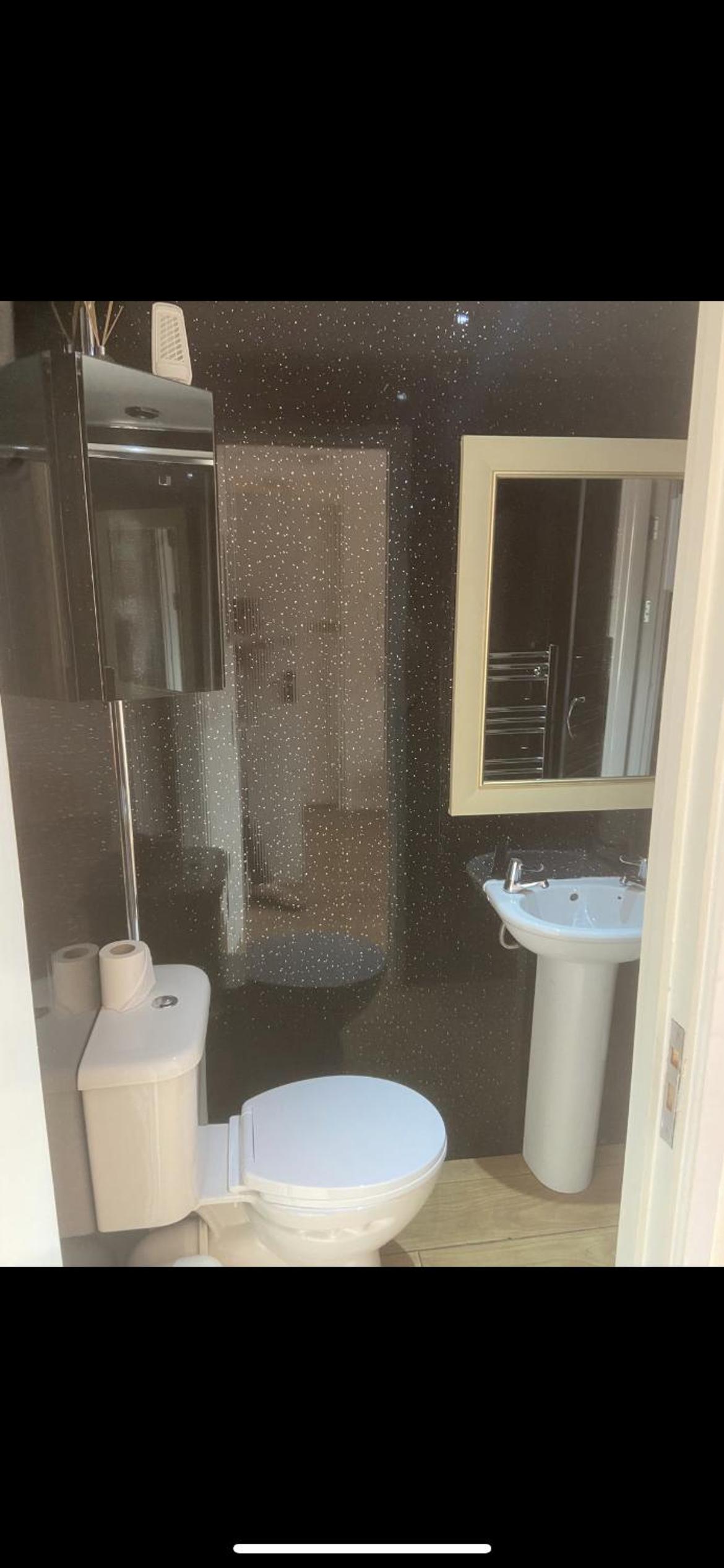Double Room with Private Bathroom - Photo 4