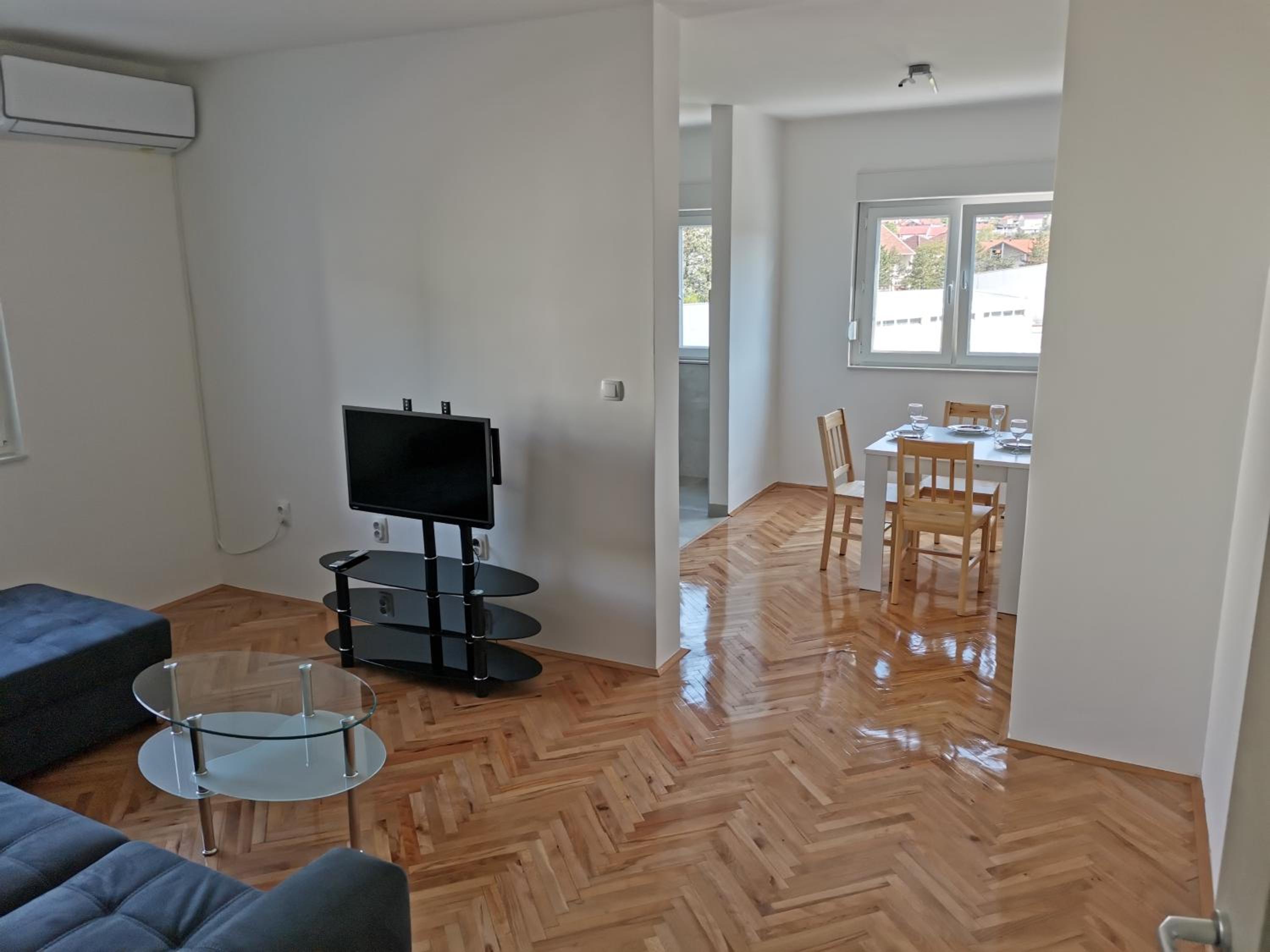 One-Bedroom Apartment photo 2