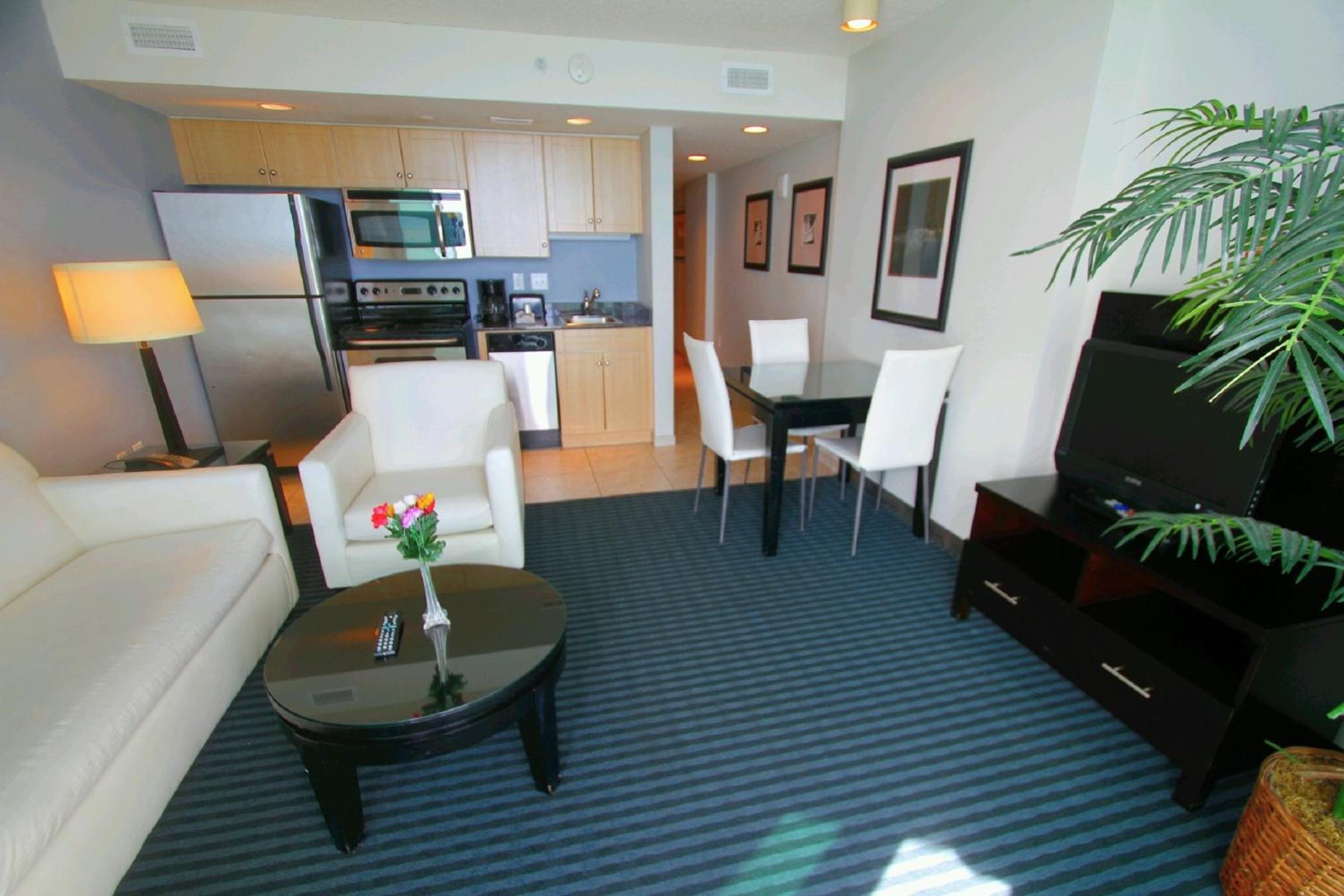 One-Bedroom Suite with King Bed-Ocean Front photo 1