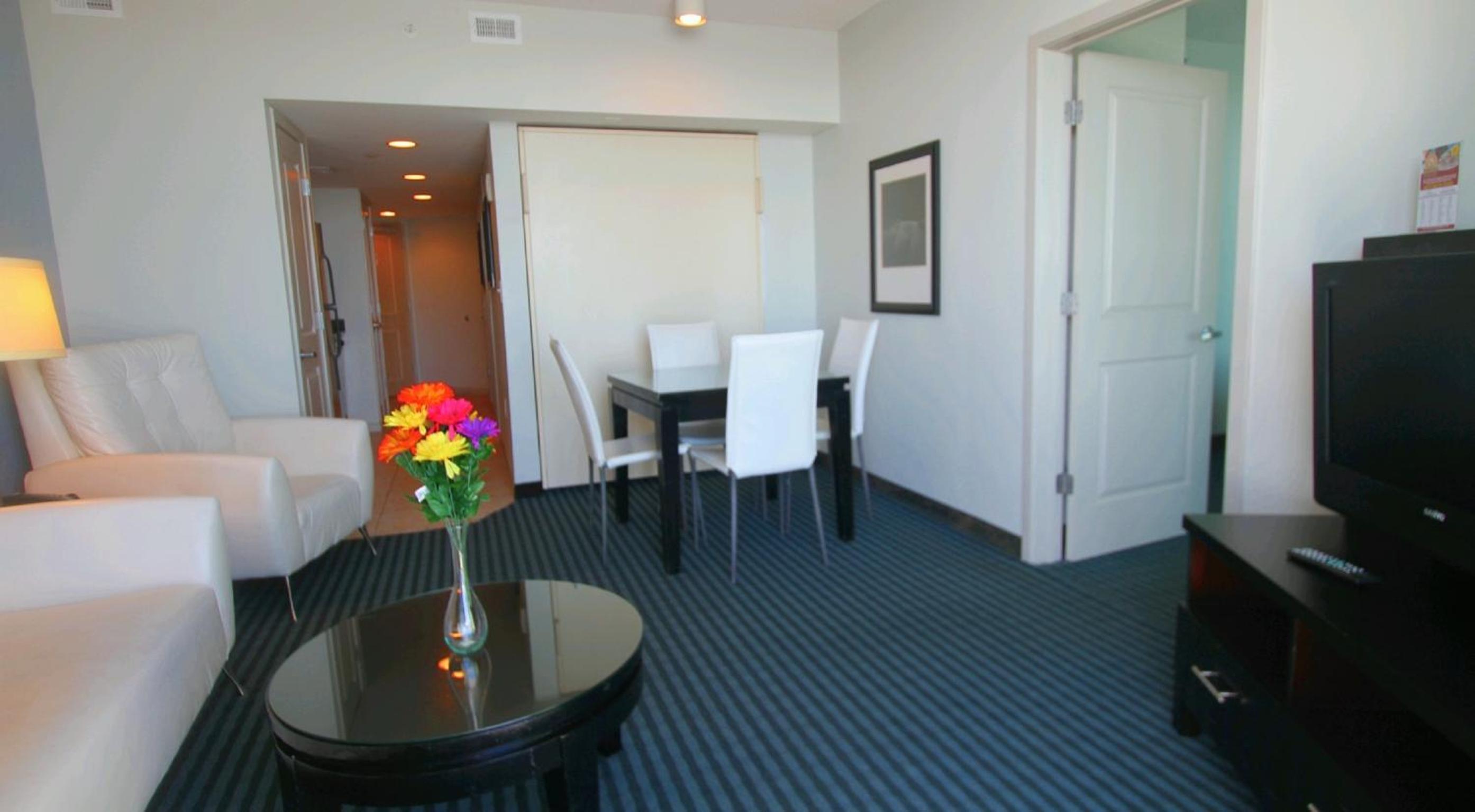 One-Bedroom Suite with Two Queen Beds - Ocean Front photo 1