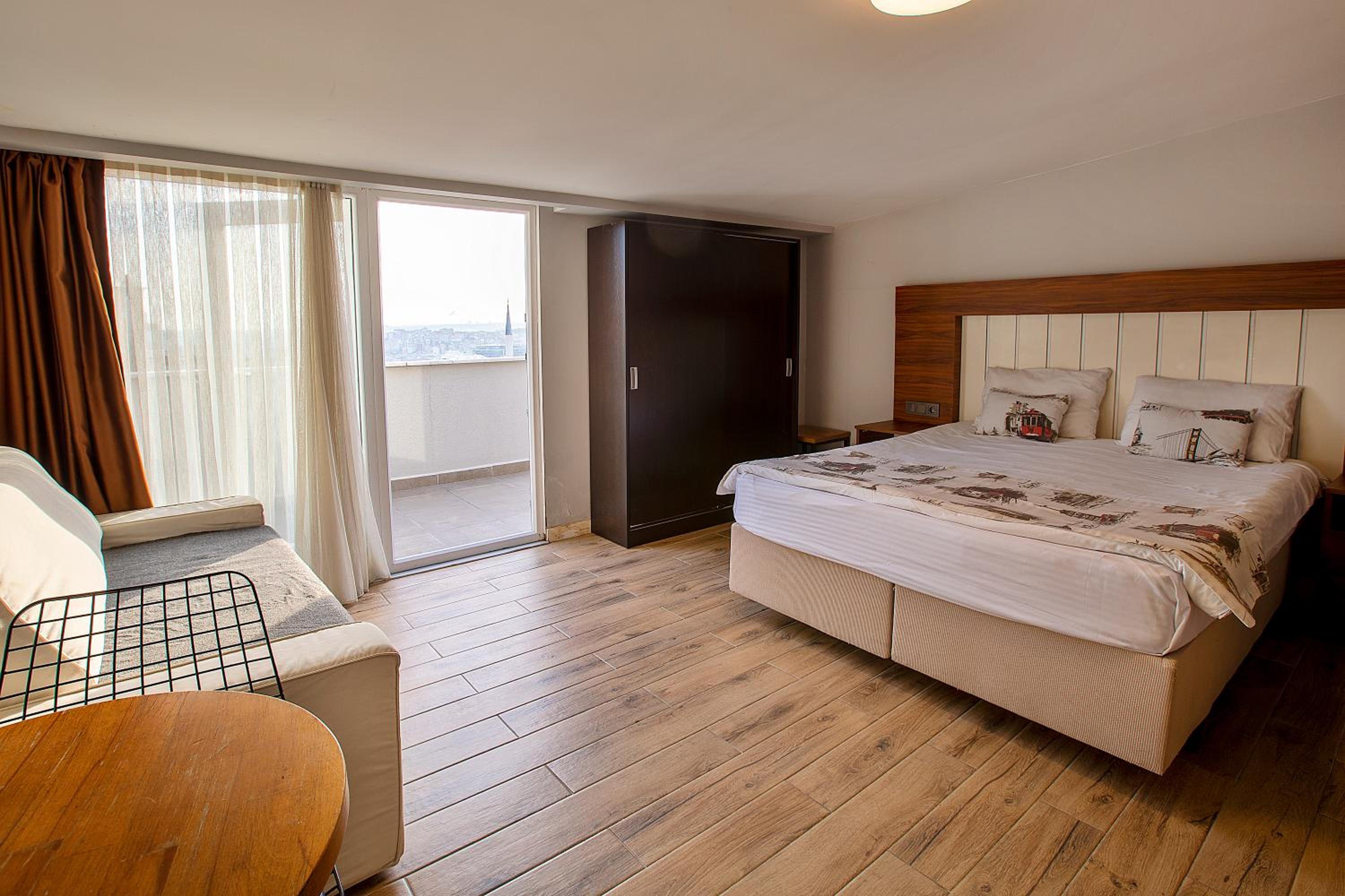 Superior Room with Balcony photo 1