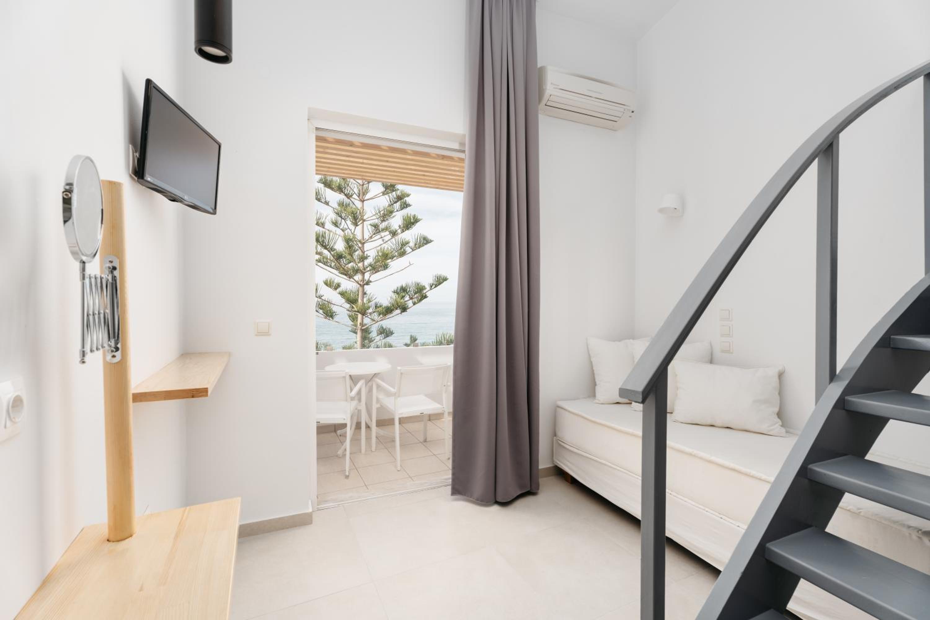 Family Apartment with Sea View photo 2