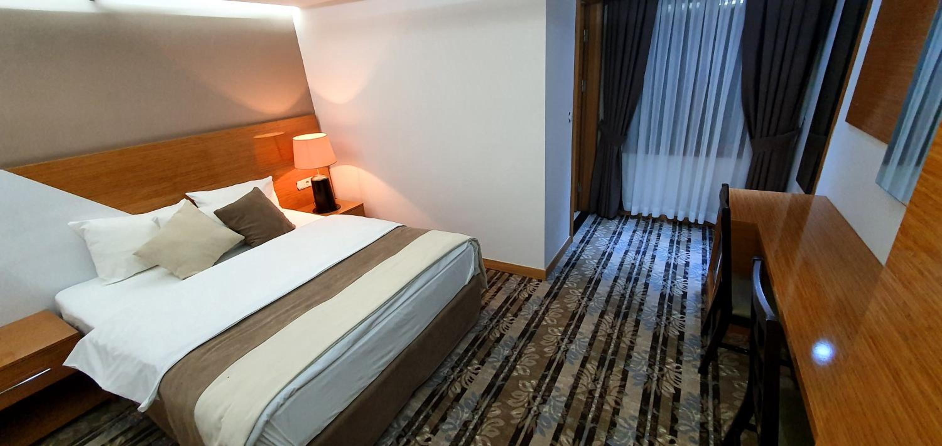 Standard Double Room thumbnail 5
