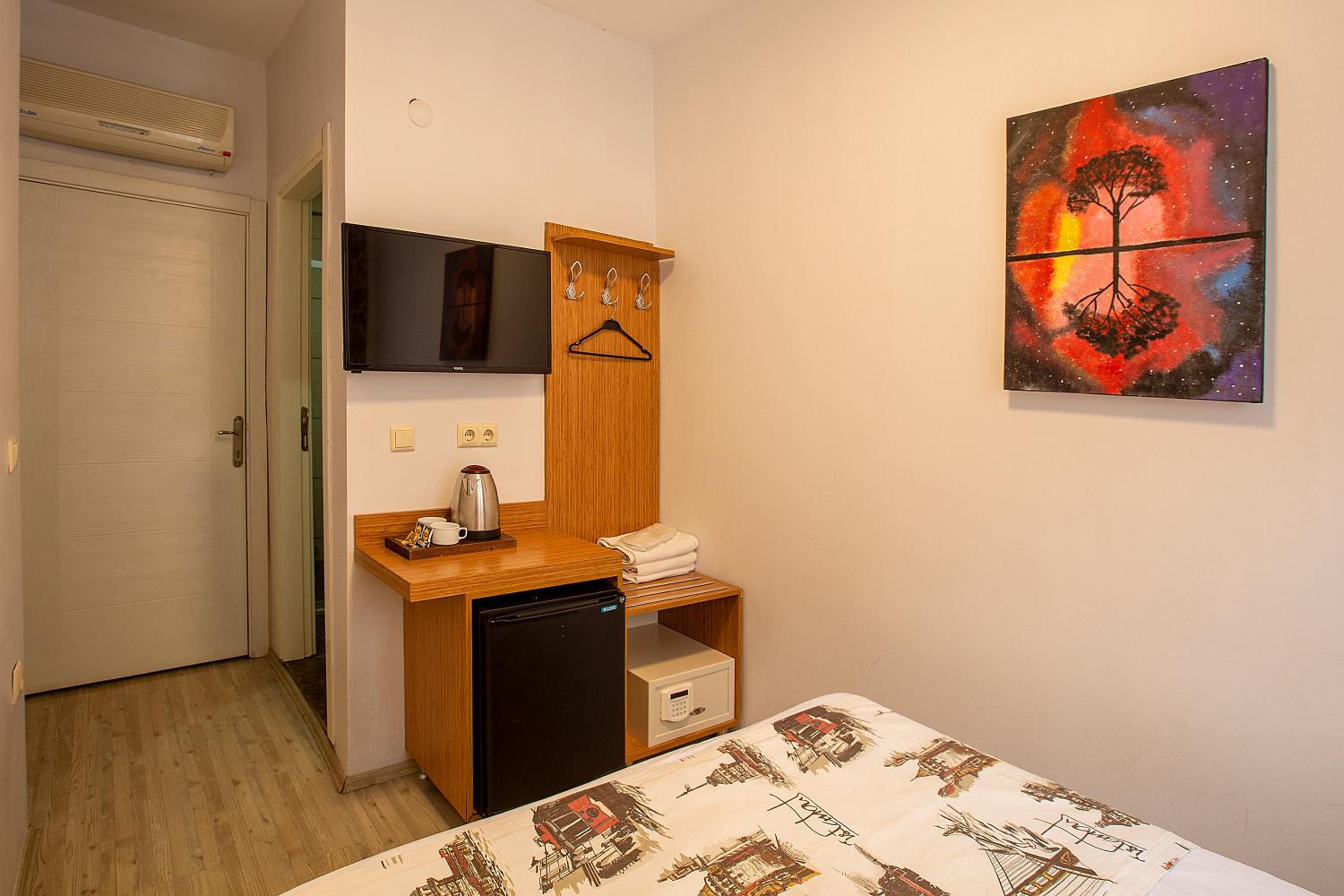 Economy Double Room photo 2