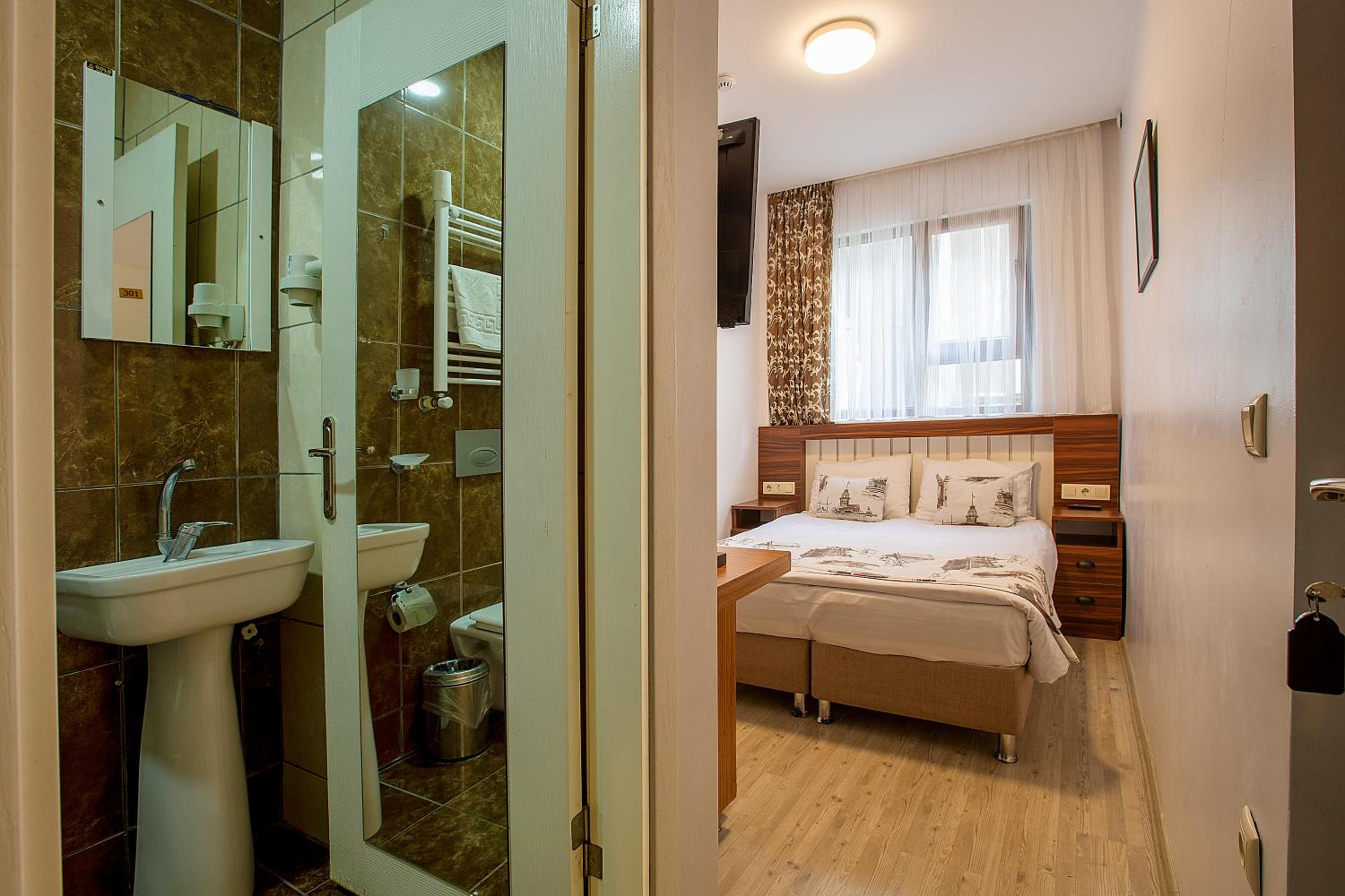 Economy Double Room photo 1