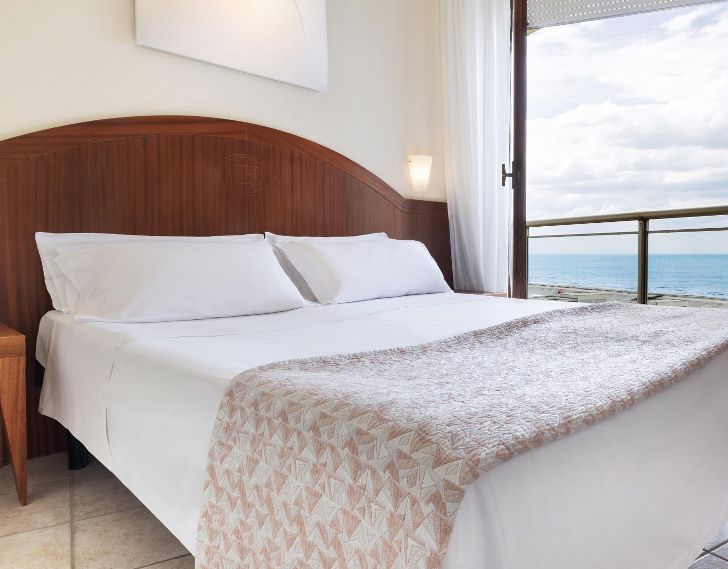 Junior Suite with Sea View photo 1