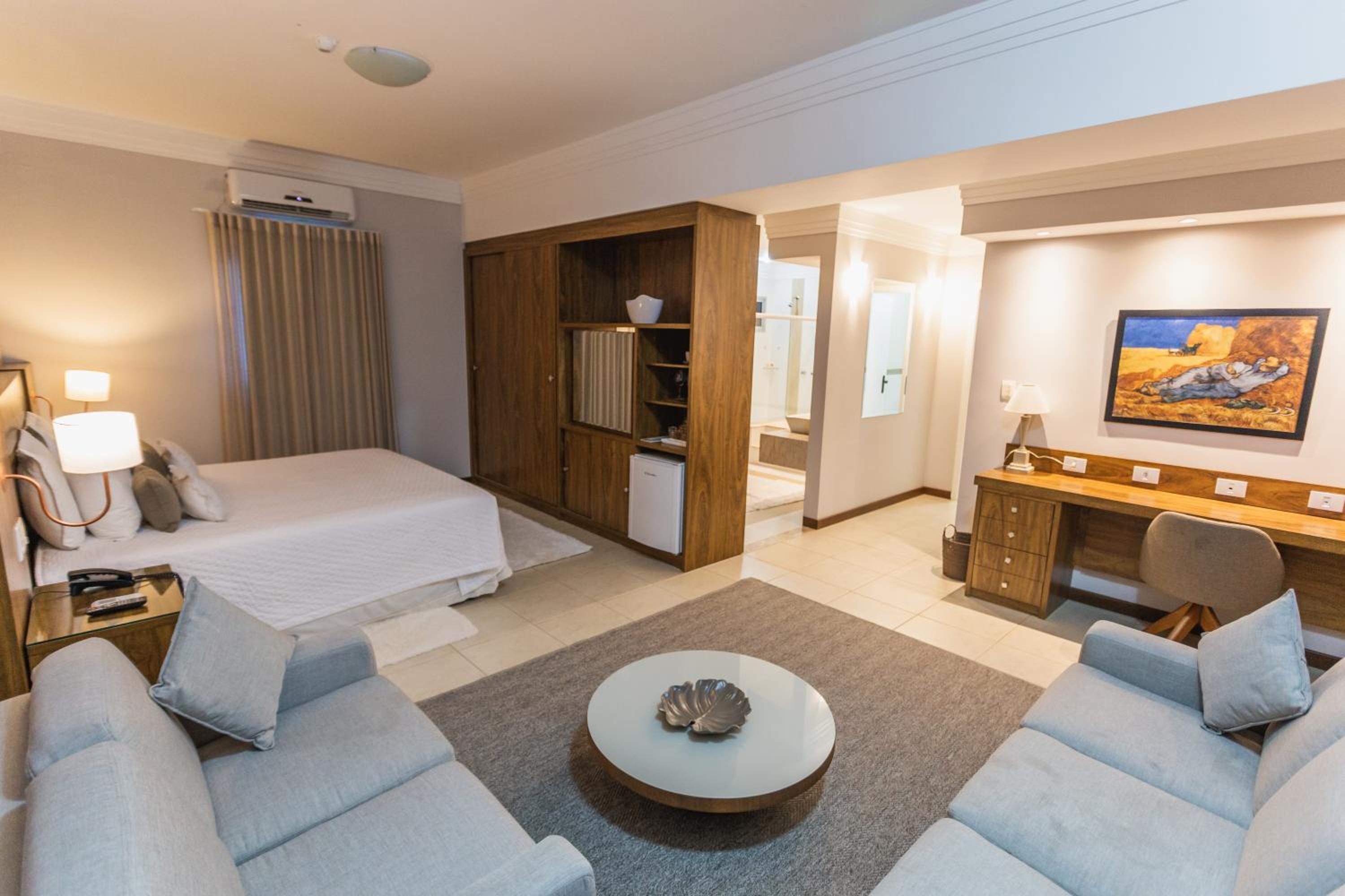 Deluxe Suite with Spa Bath