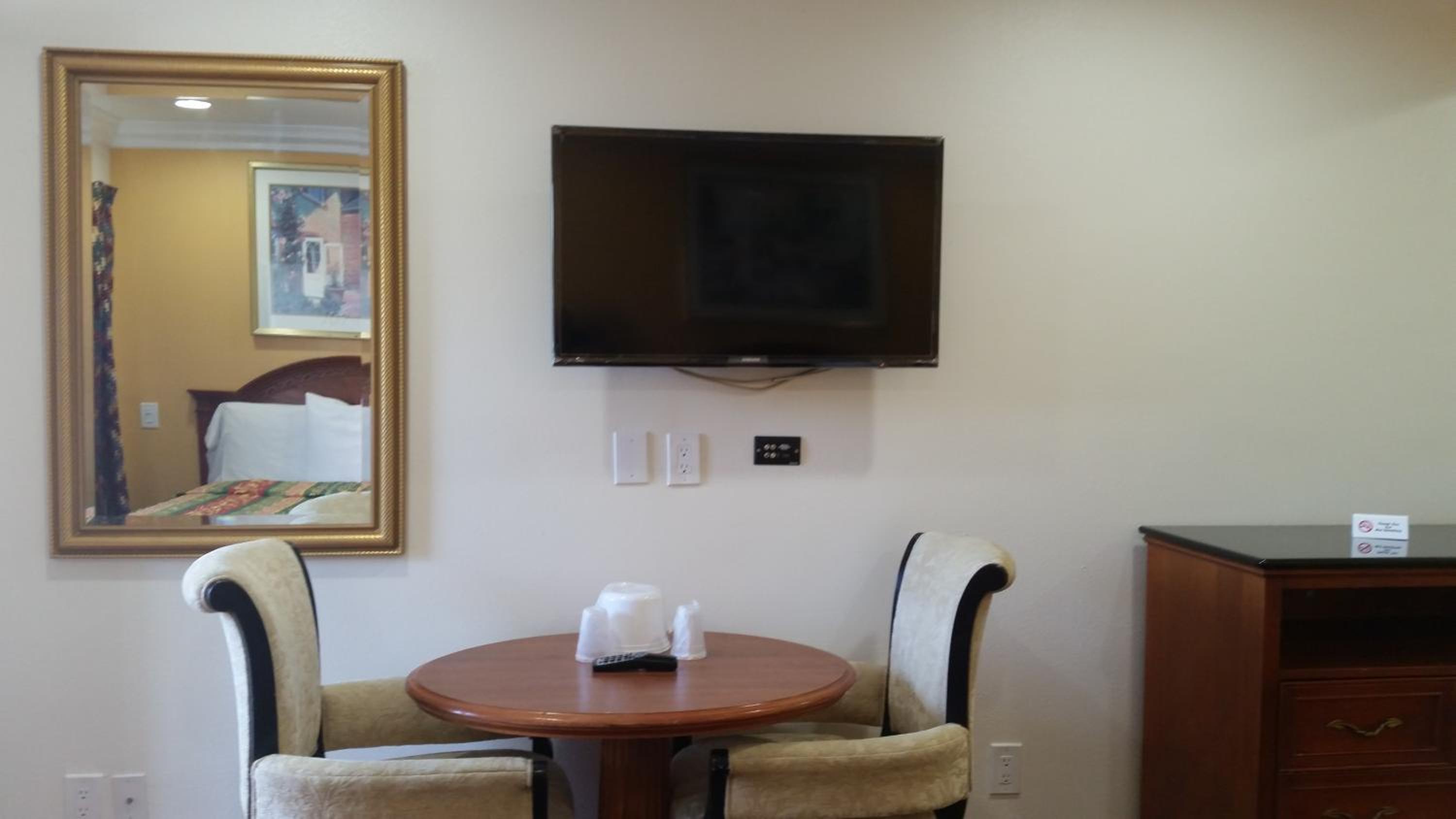 Deluxe King Room photo 2