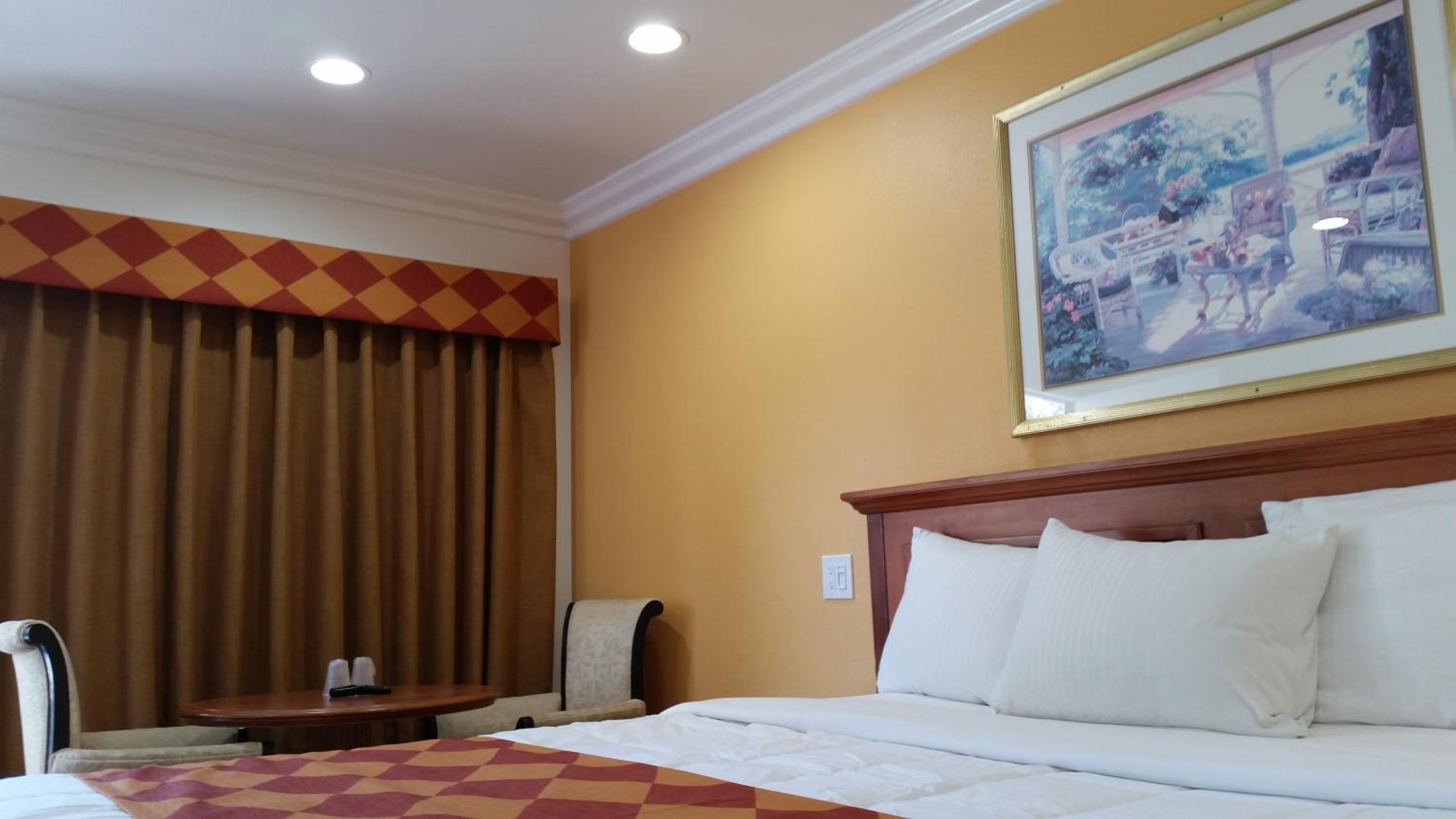 Deluxe King Room photo 1