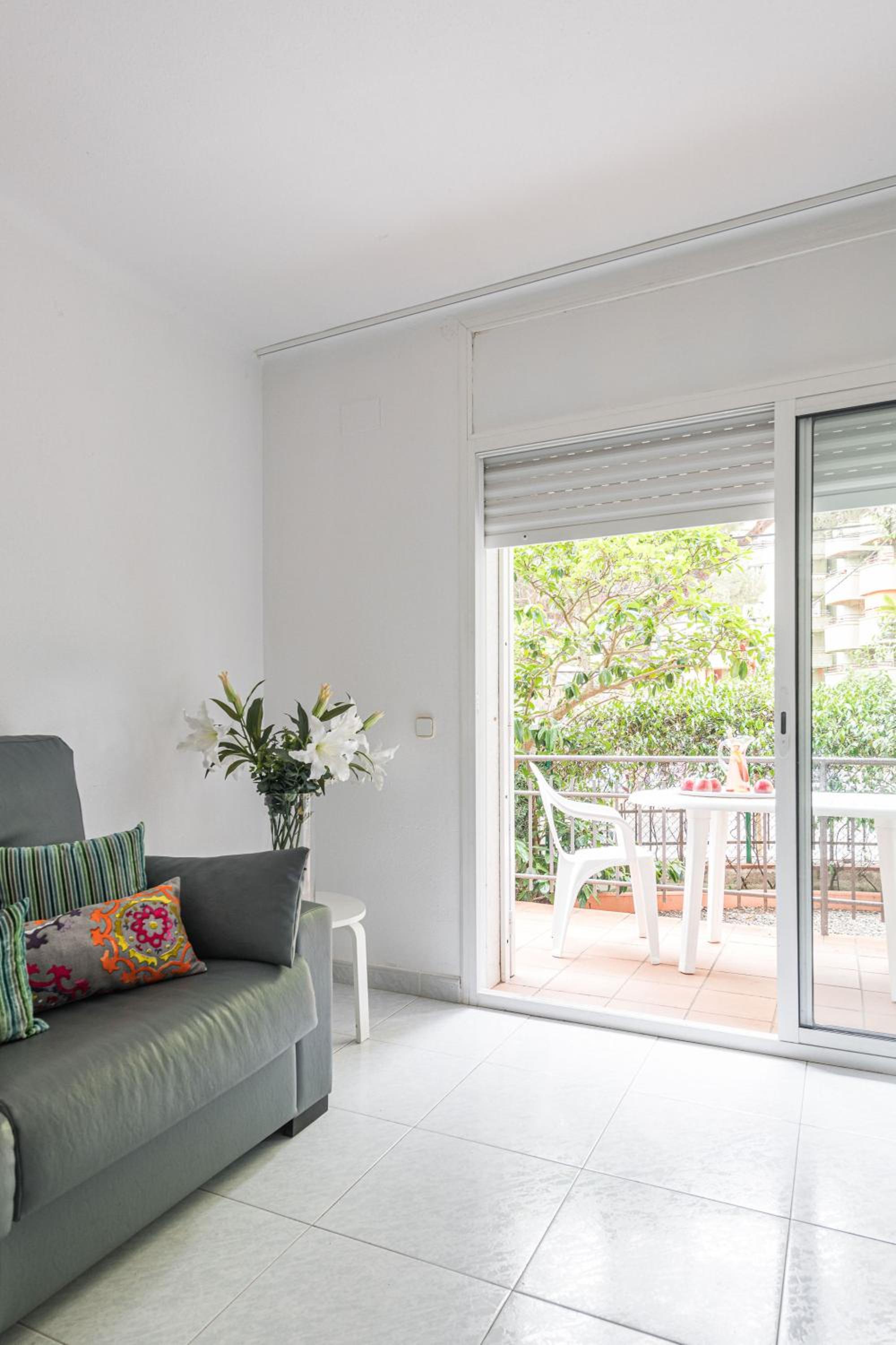 Apartamento con Terraza y Jardín
