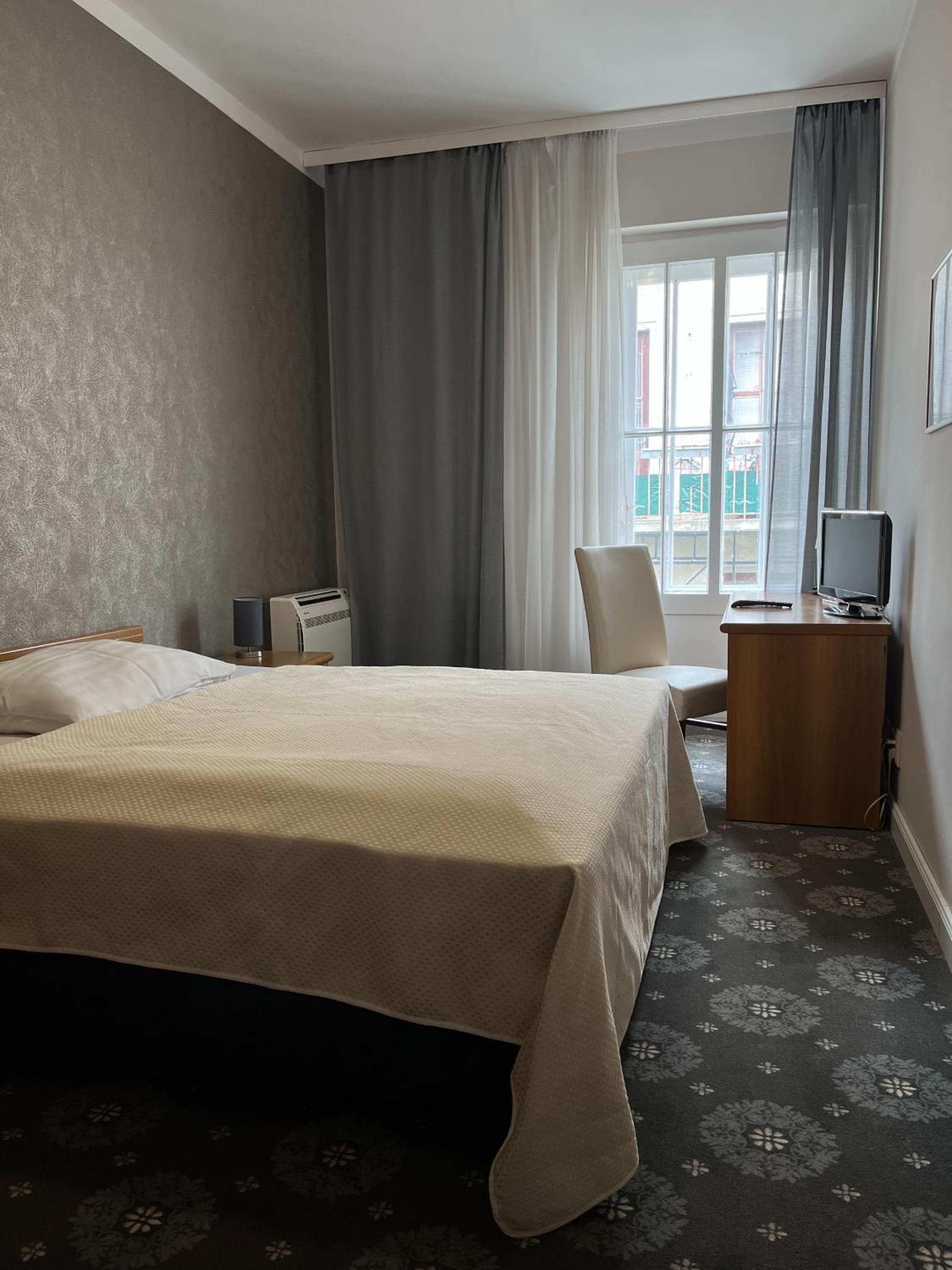 Standard Double Room photo 2