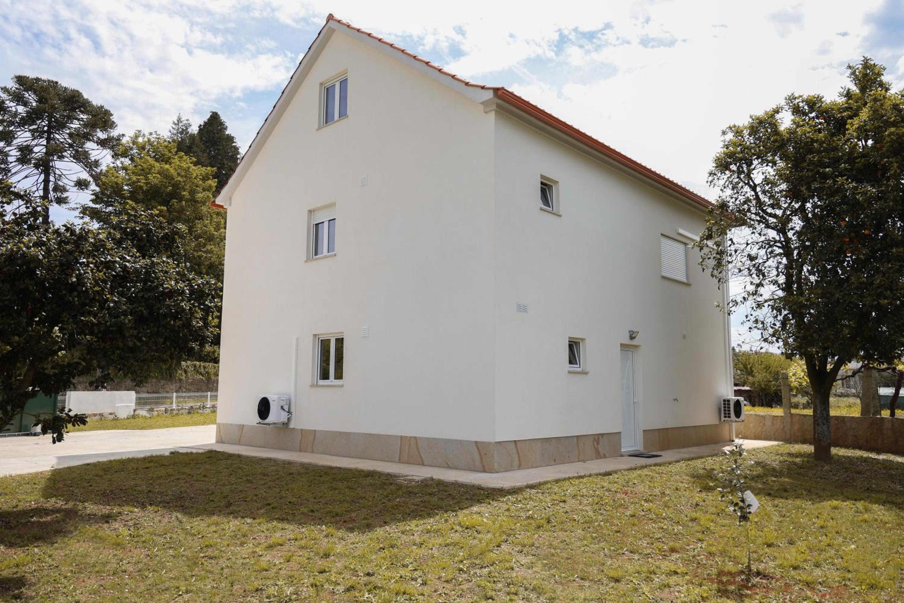 Three-Bedroom House photo 3