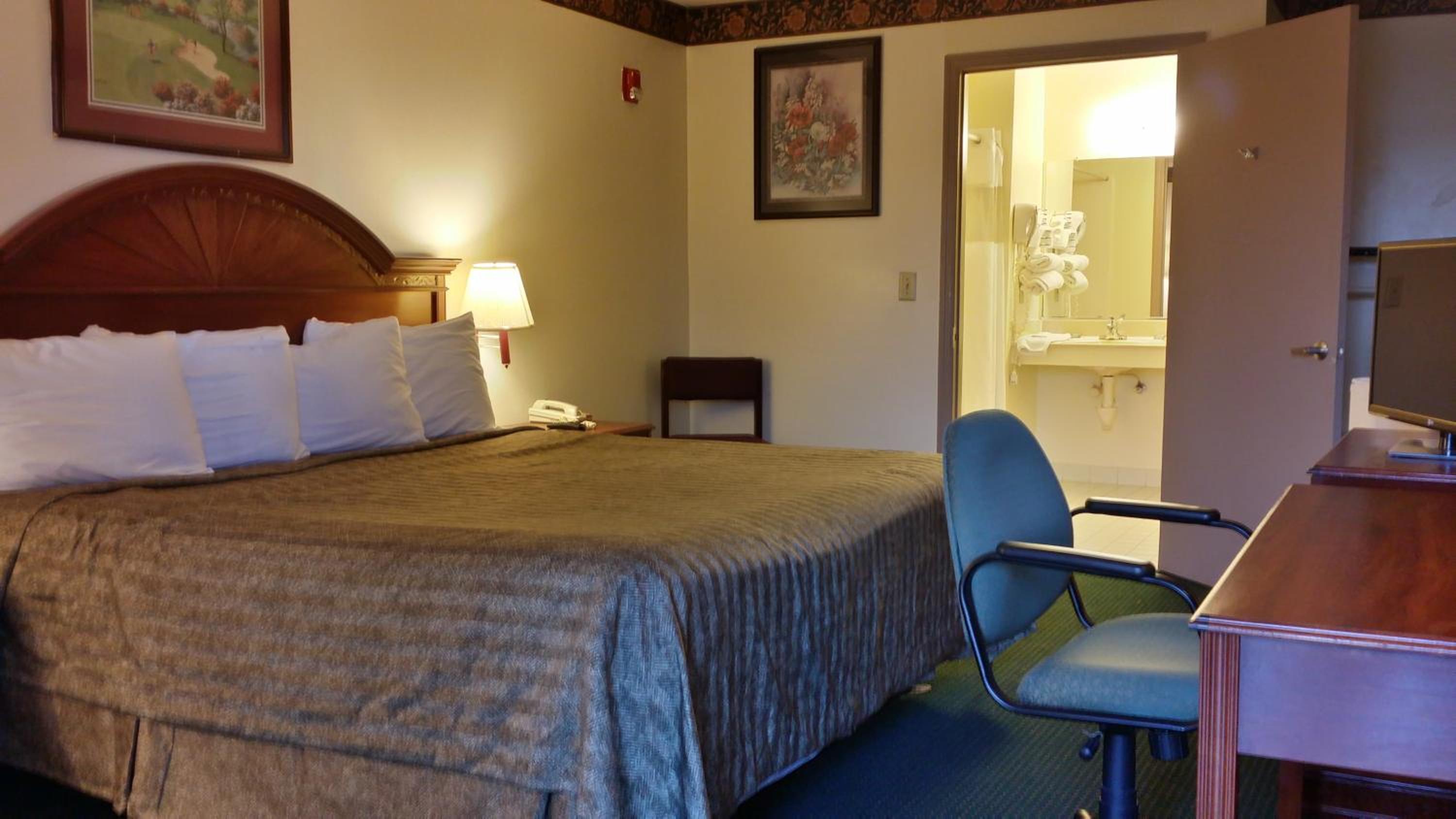 King Room - Non-Smoking photo 3