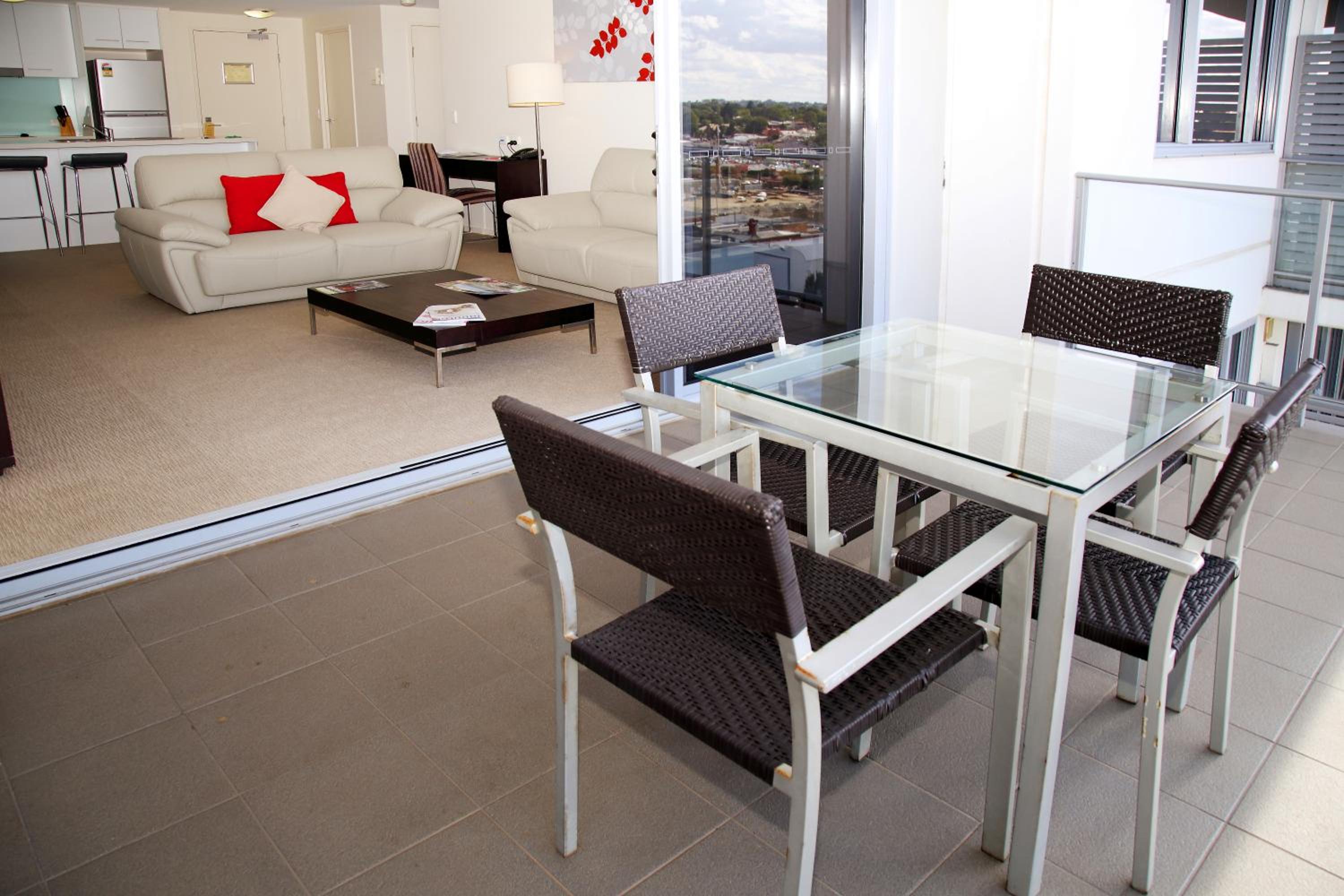 One-Bedroom Apartment - Photo 2