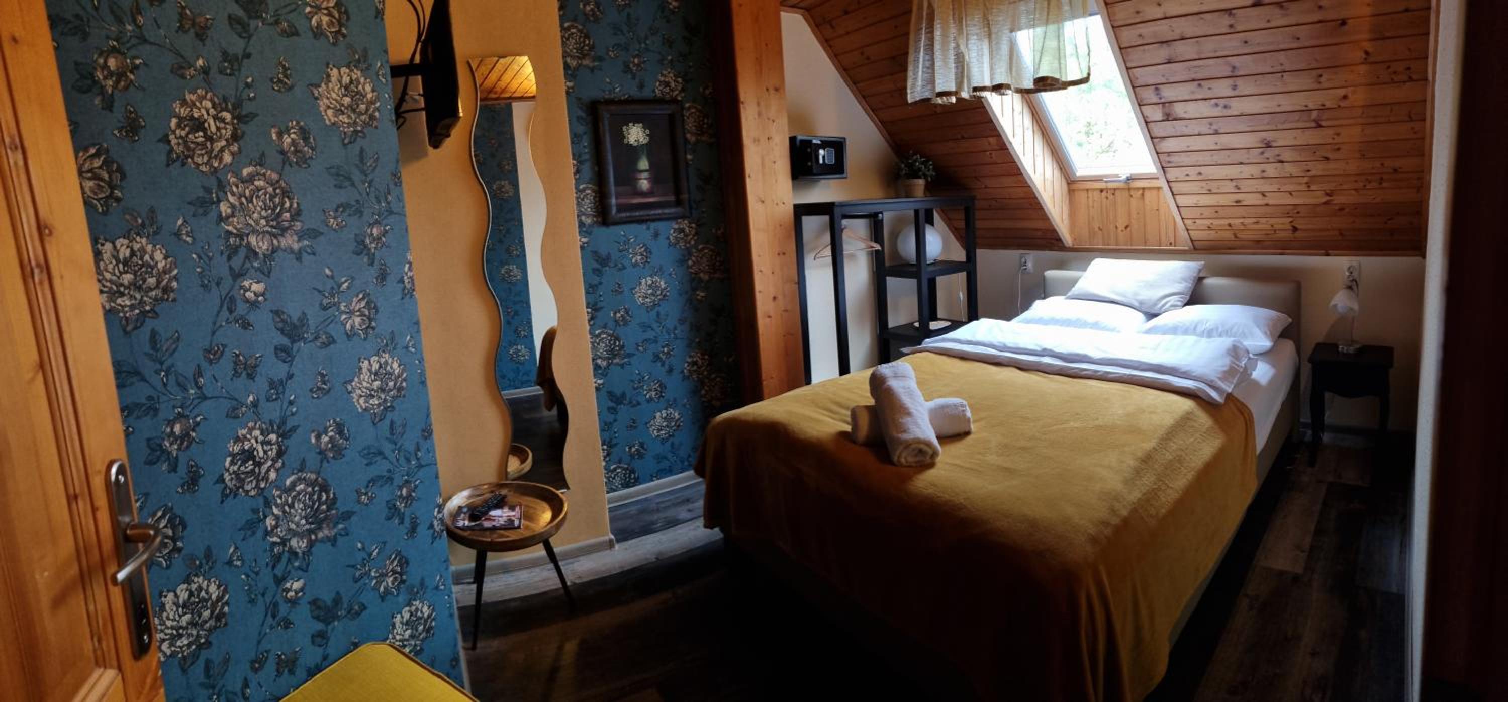 Small Double Room photo 1