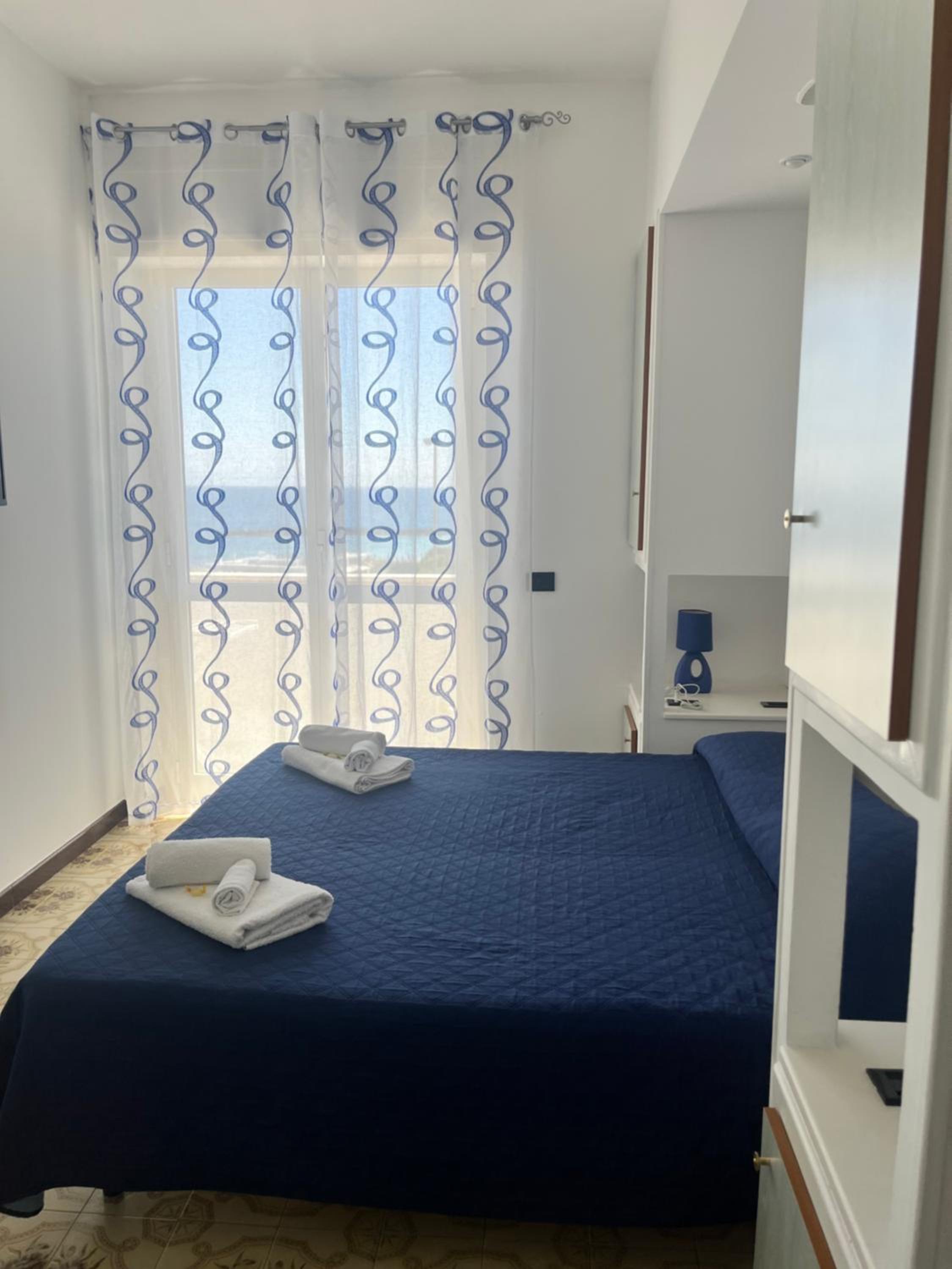 Double Room with Balcony and Sea View - Photo 3