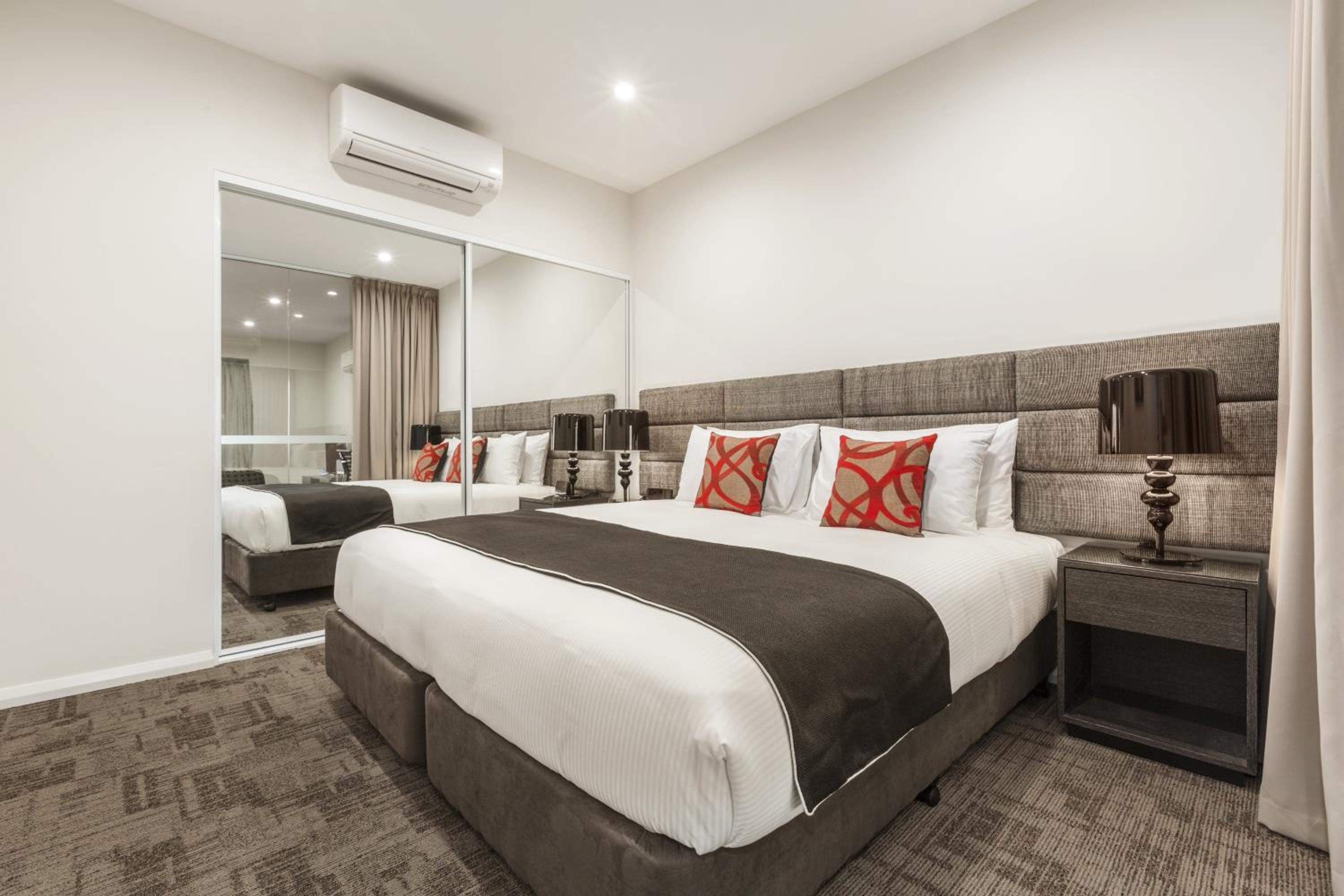 Two-Bedroom Deluxe Apartment with Balcony photo 2