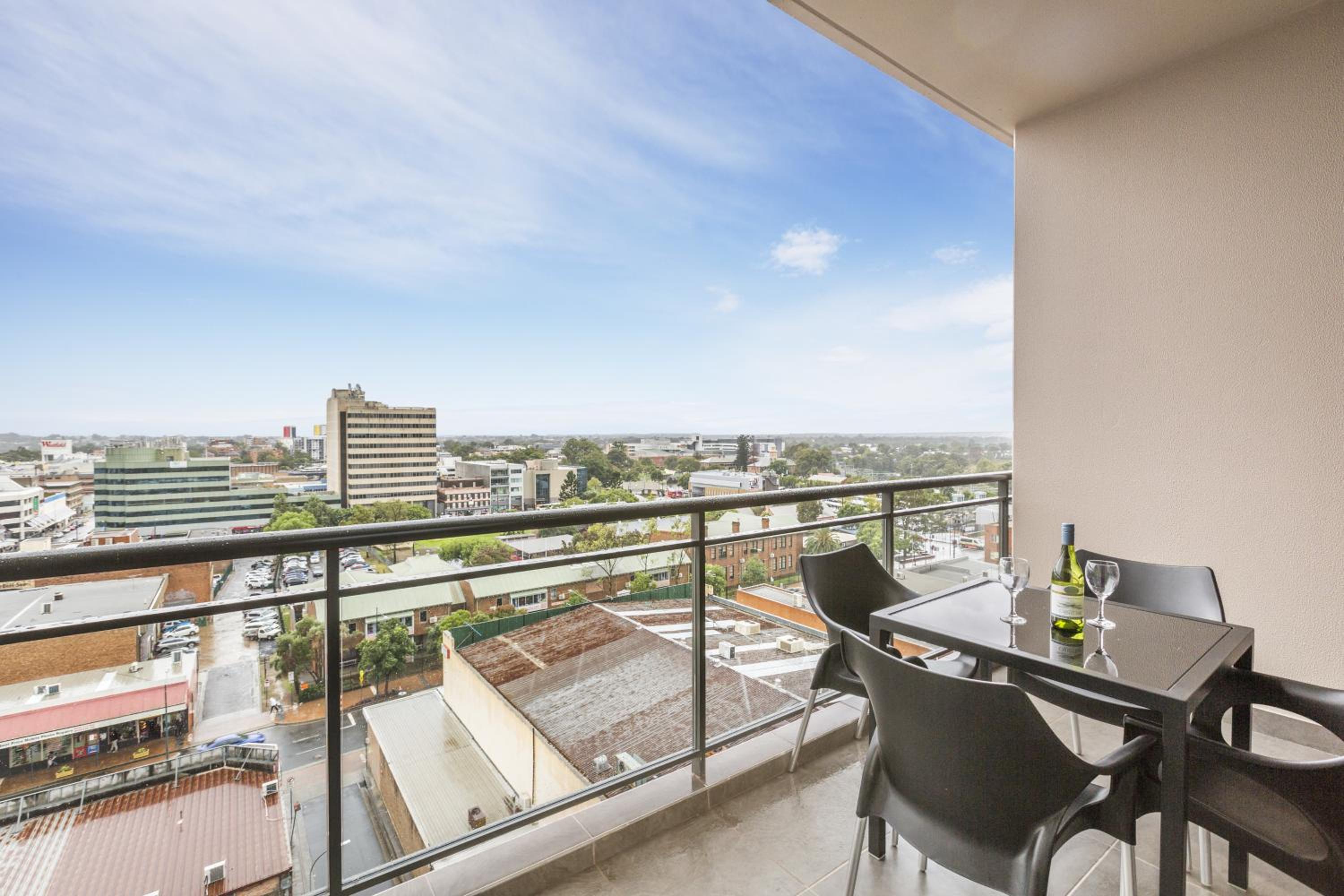 One-Bedroom Apartment with Balcony photo 3