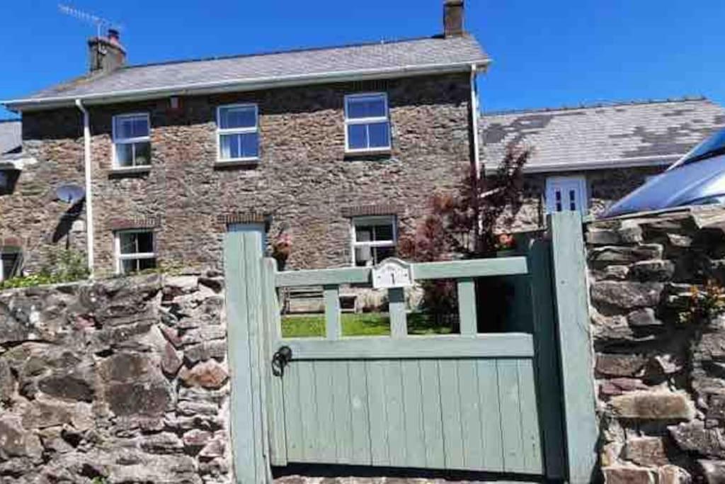 Three-Bedroom House photo 2