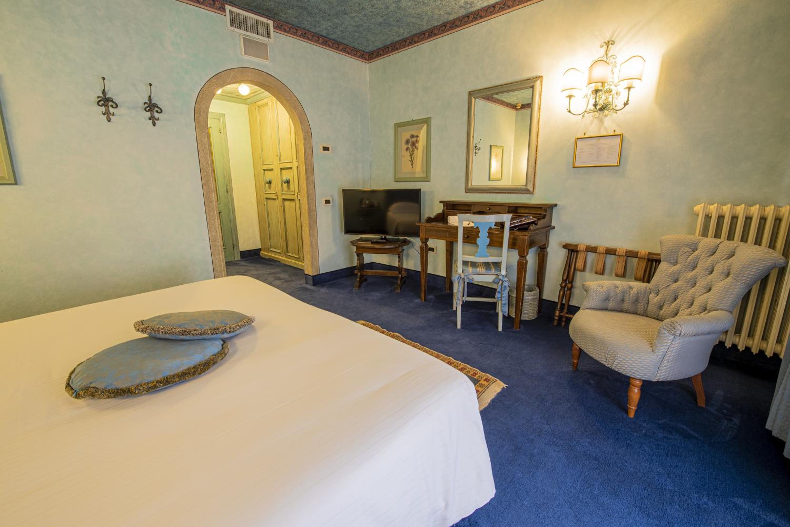Standard Double or Twin Room photo 2