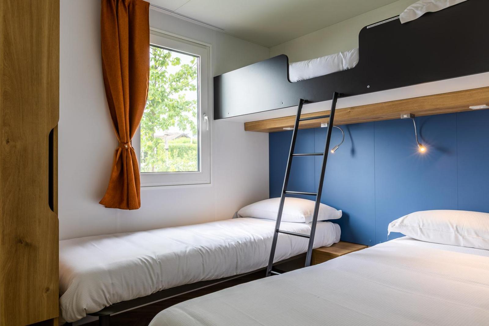 Apartment with Lake View