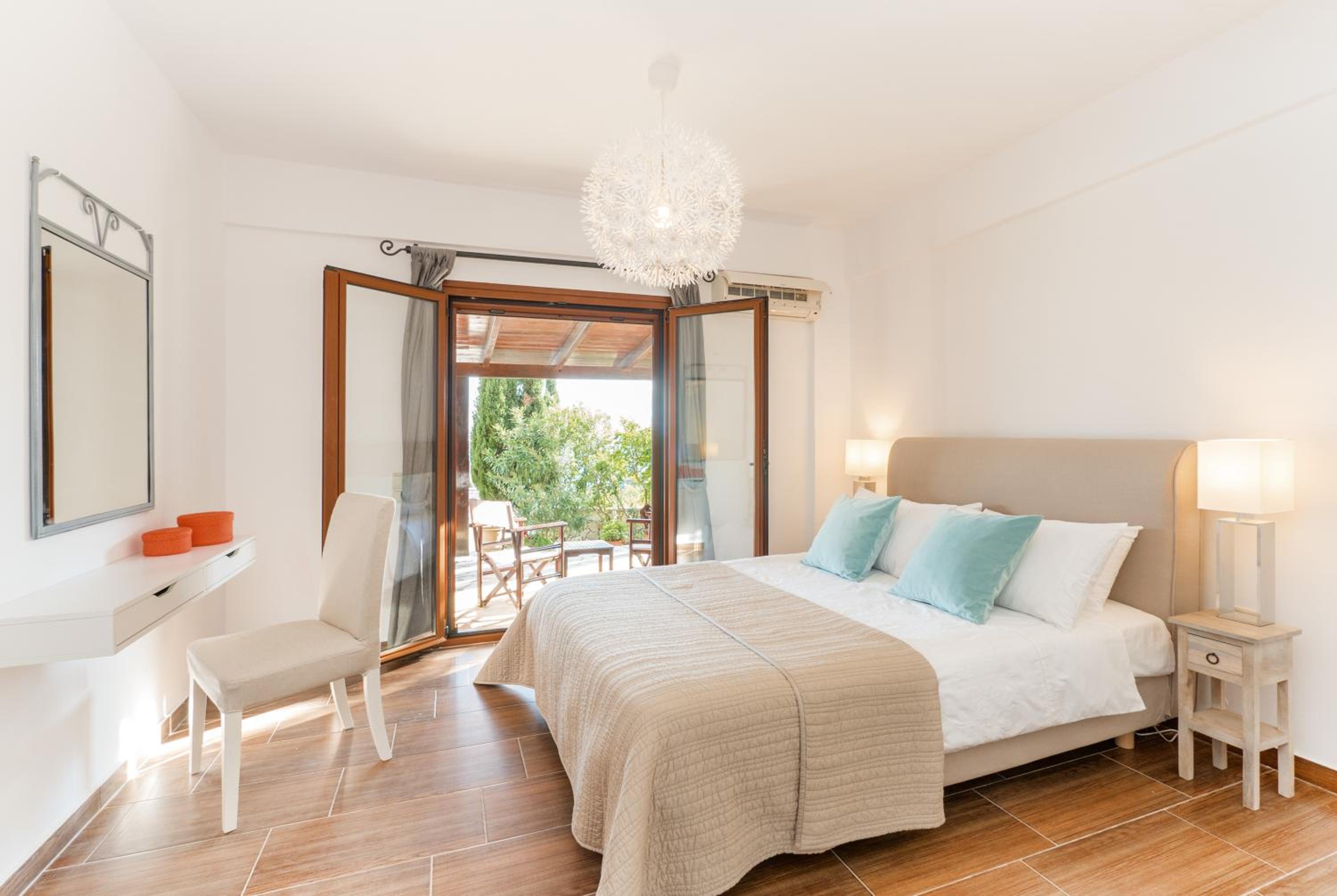 Four-Bedroom Villa photo 3