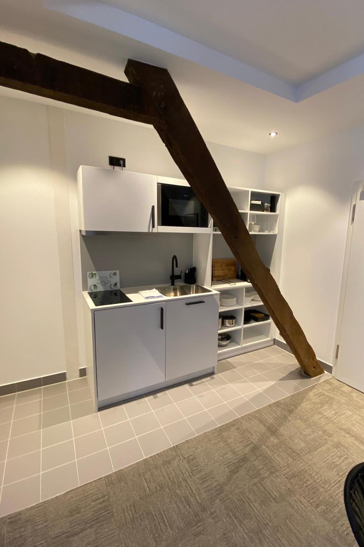 Apartment with Balcony - Photo 12