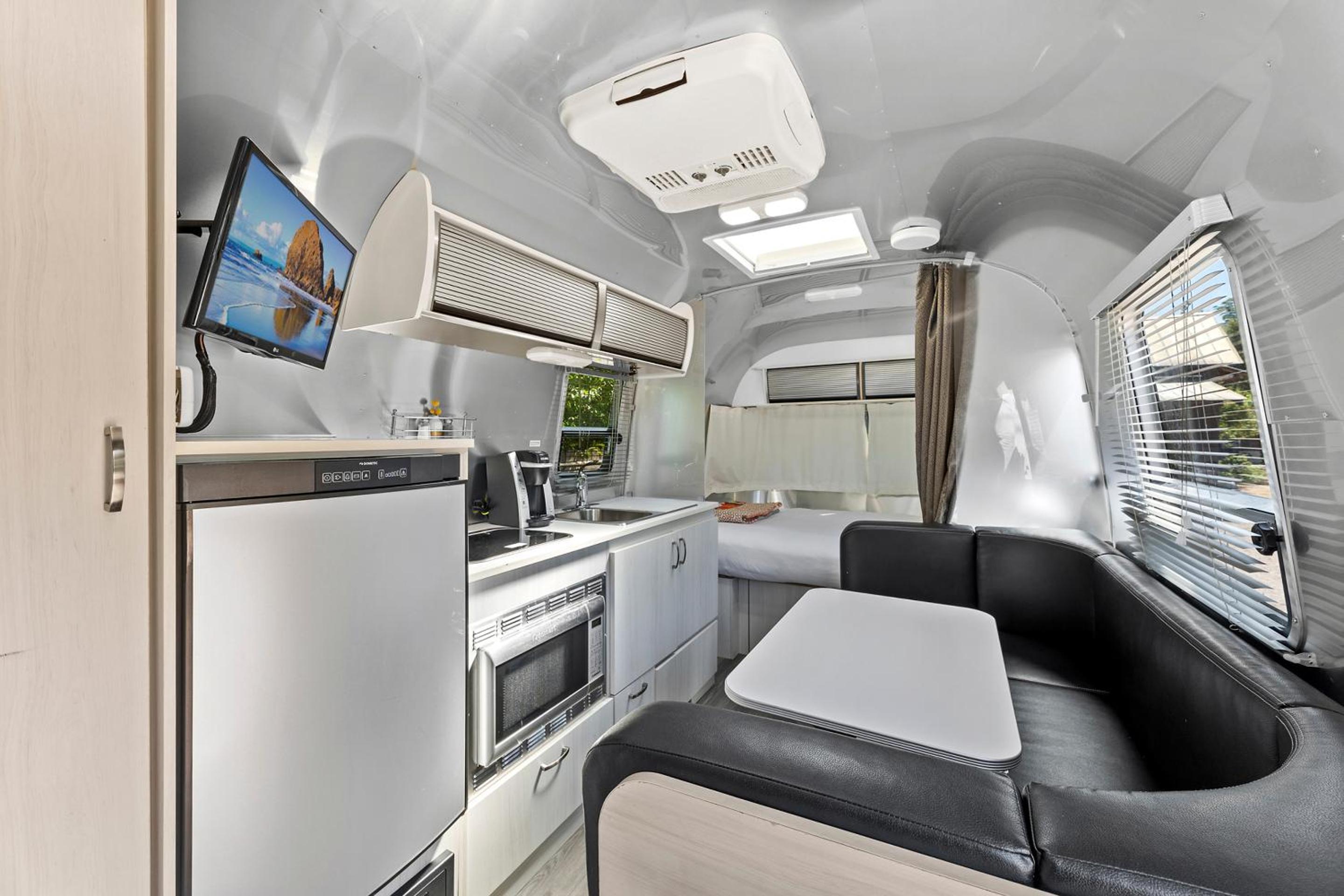 Airstream Bambi Full Bed photo 1