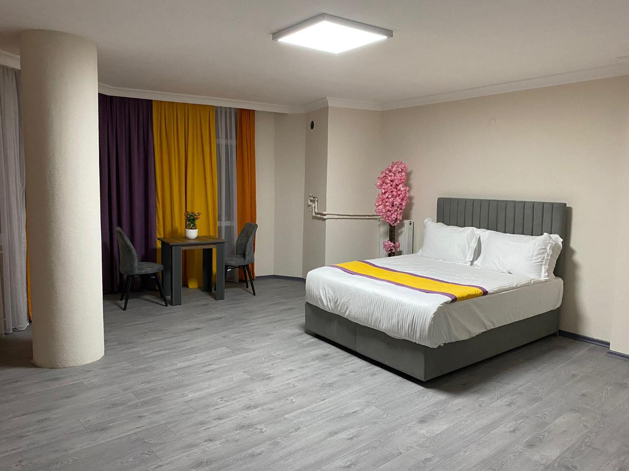 Large Double Room - Photo 12