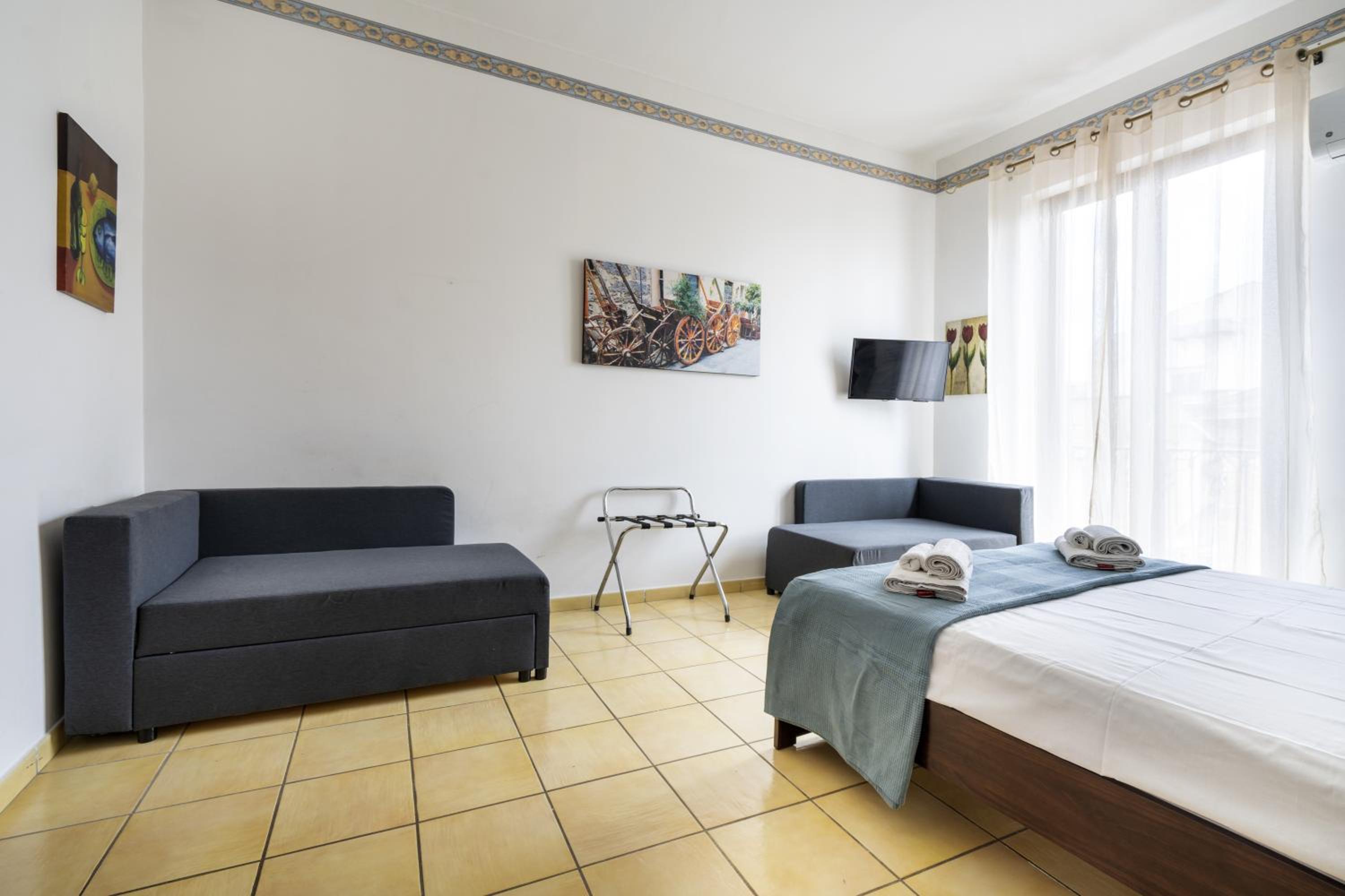 Apartment with Balcony photo 3