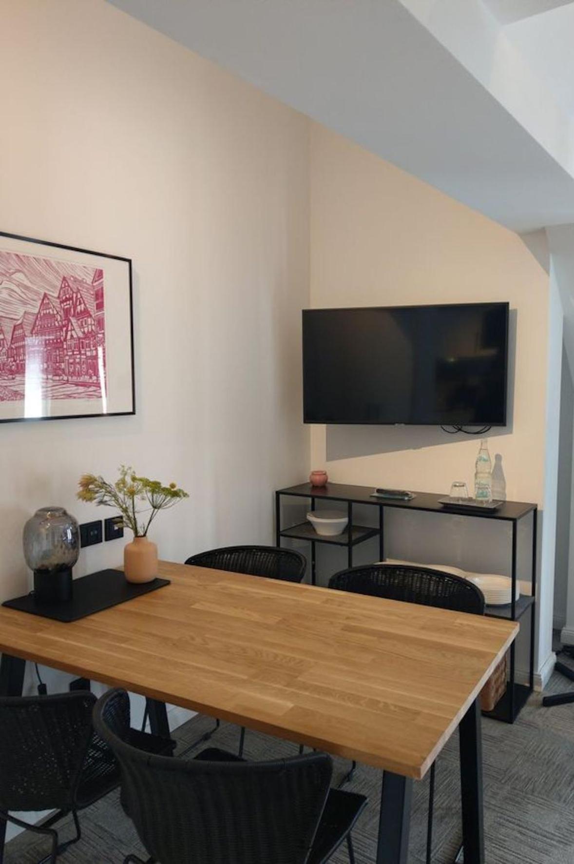 Apartment with Balcony - Photo 16