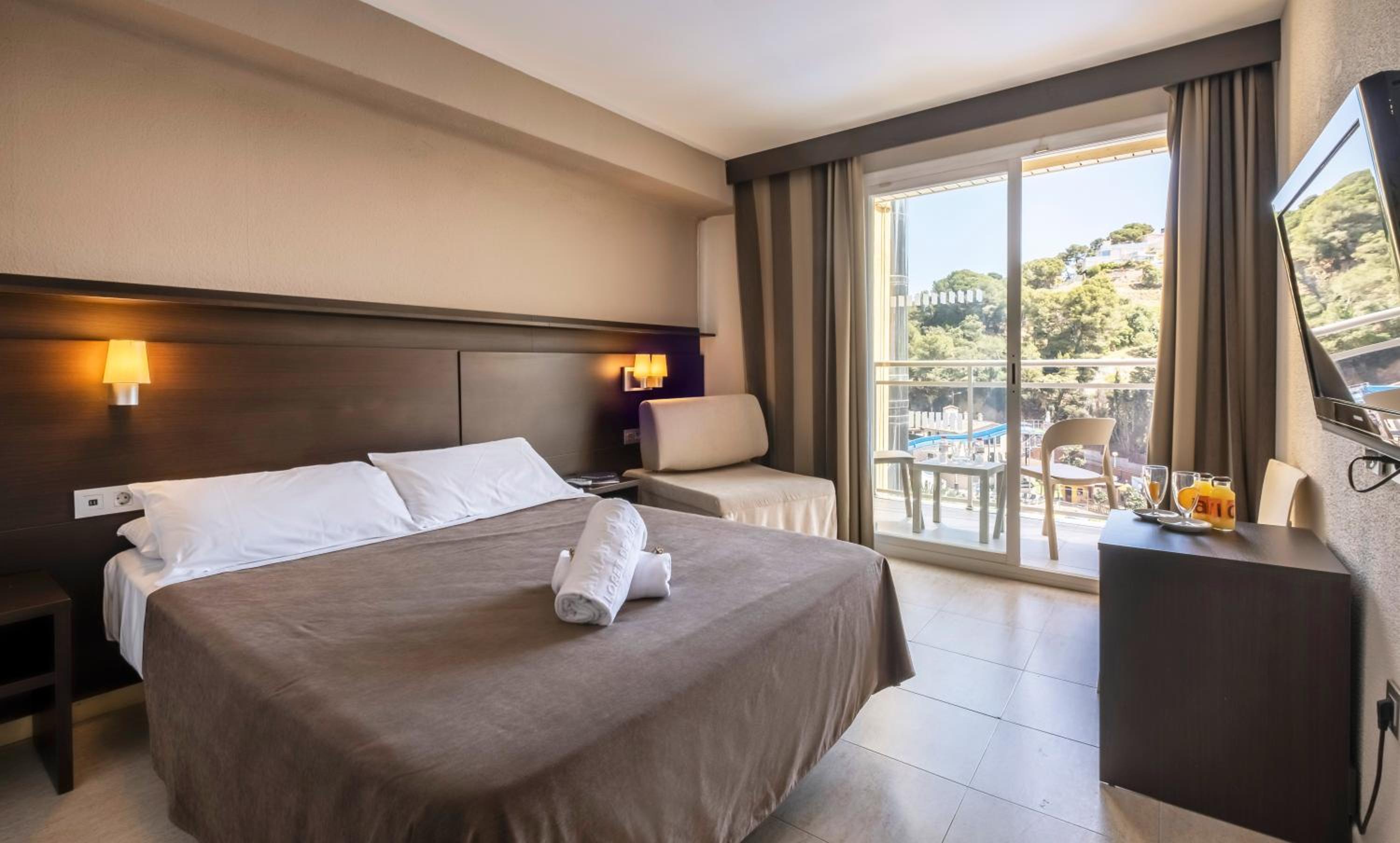 Habitación Doble o con Dos Camas con Vista a la Piscina