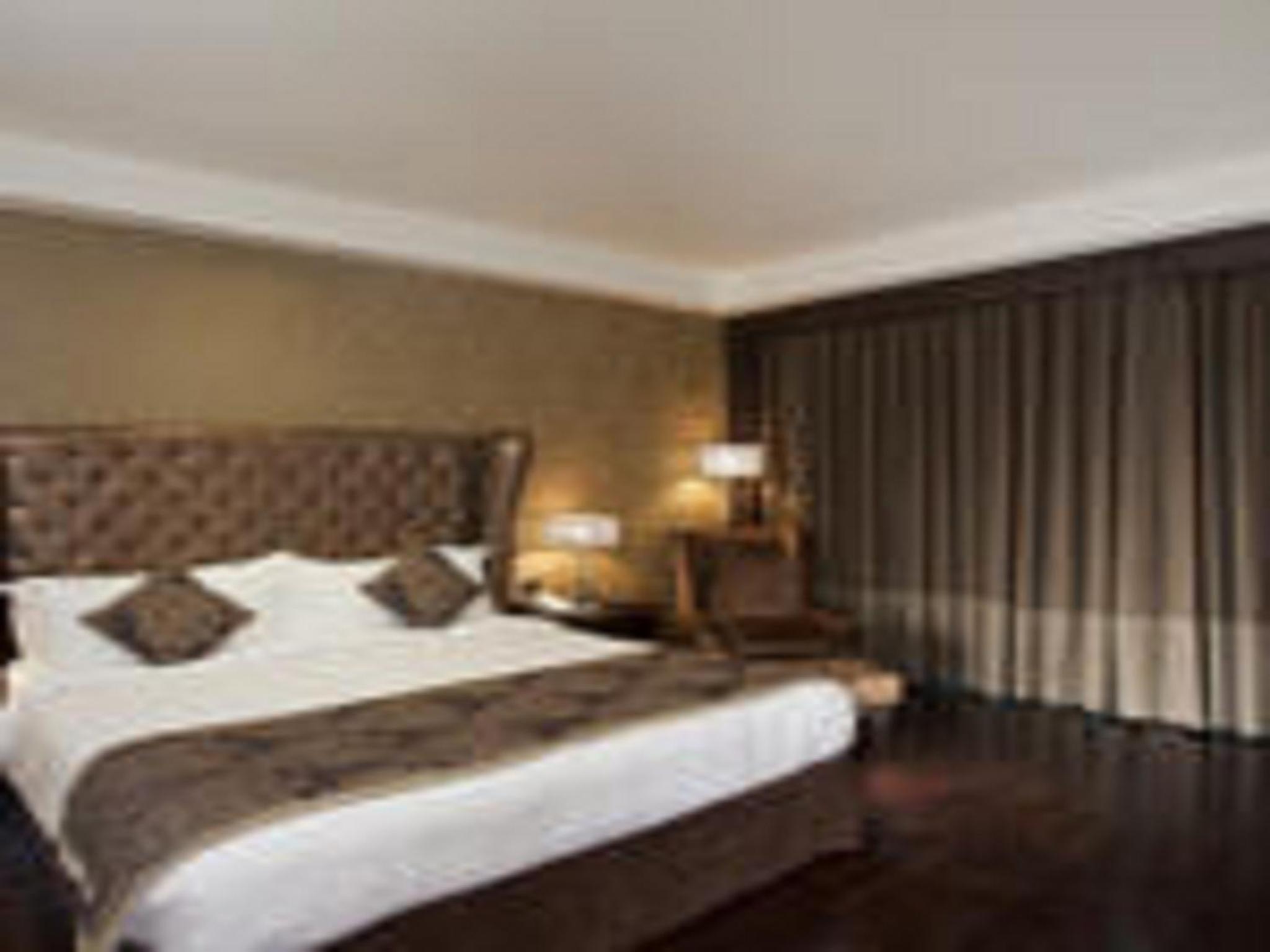 Business class Room with Bath tub - Buy 1 Get 1 @ORO & 15% discount on hotel services - Photo 3