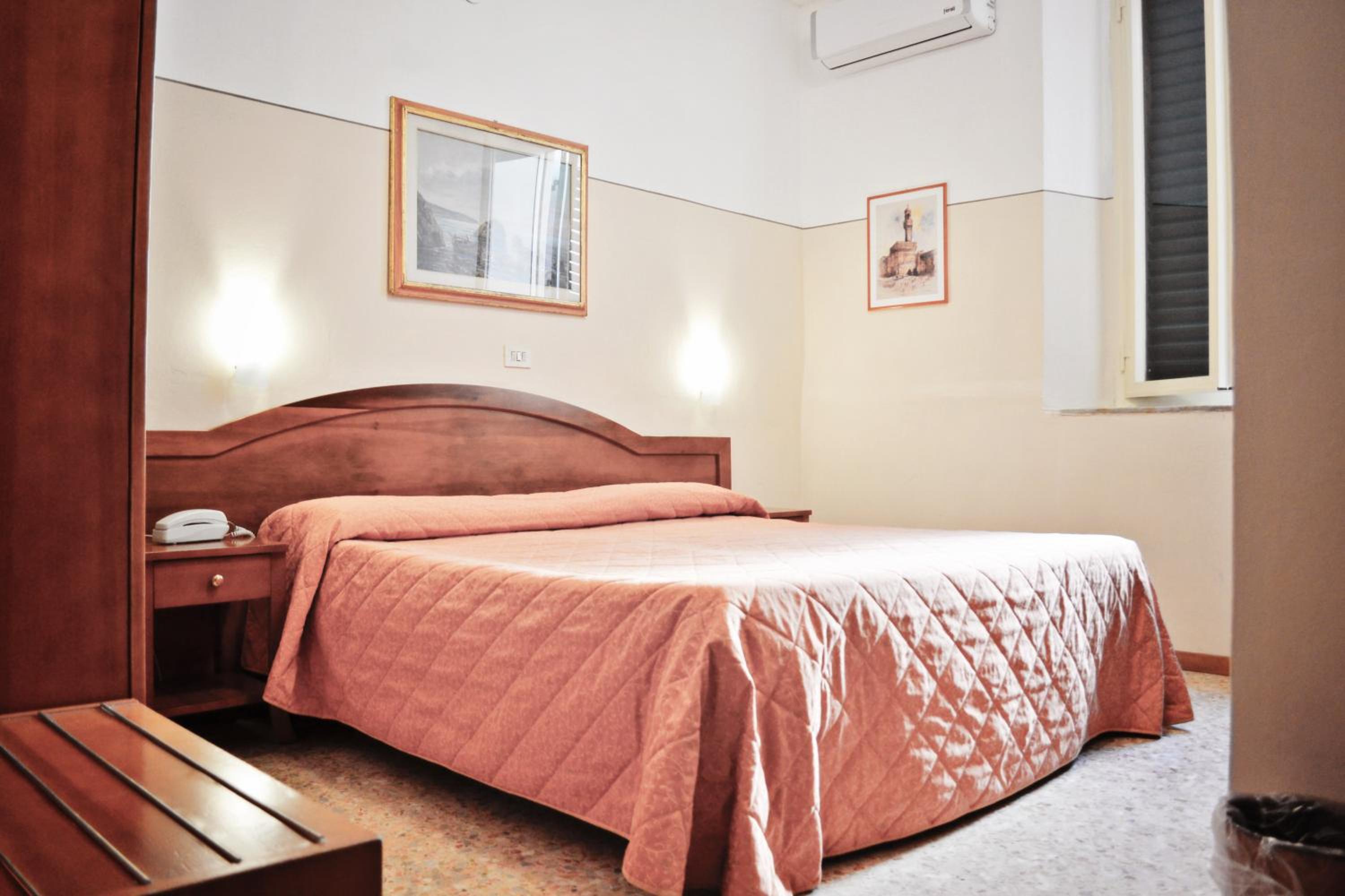 Economy Double or Twin Room photo 3