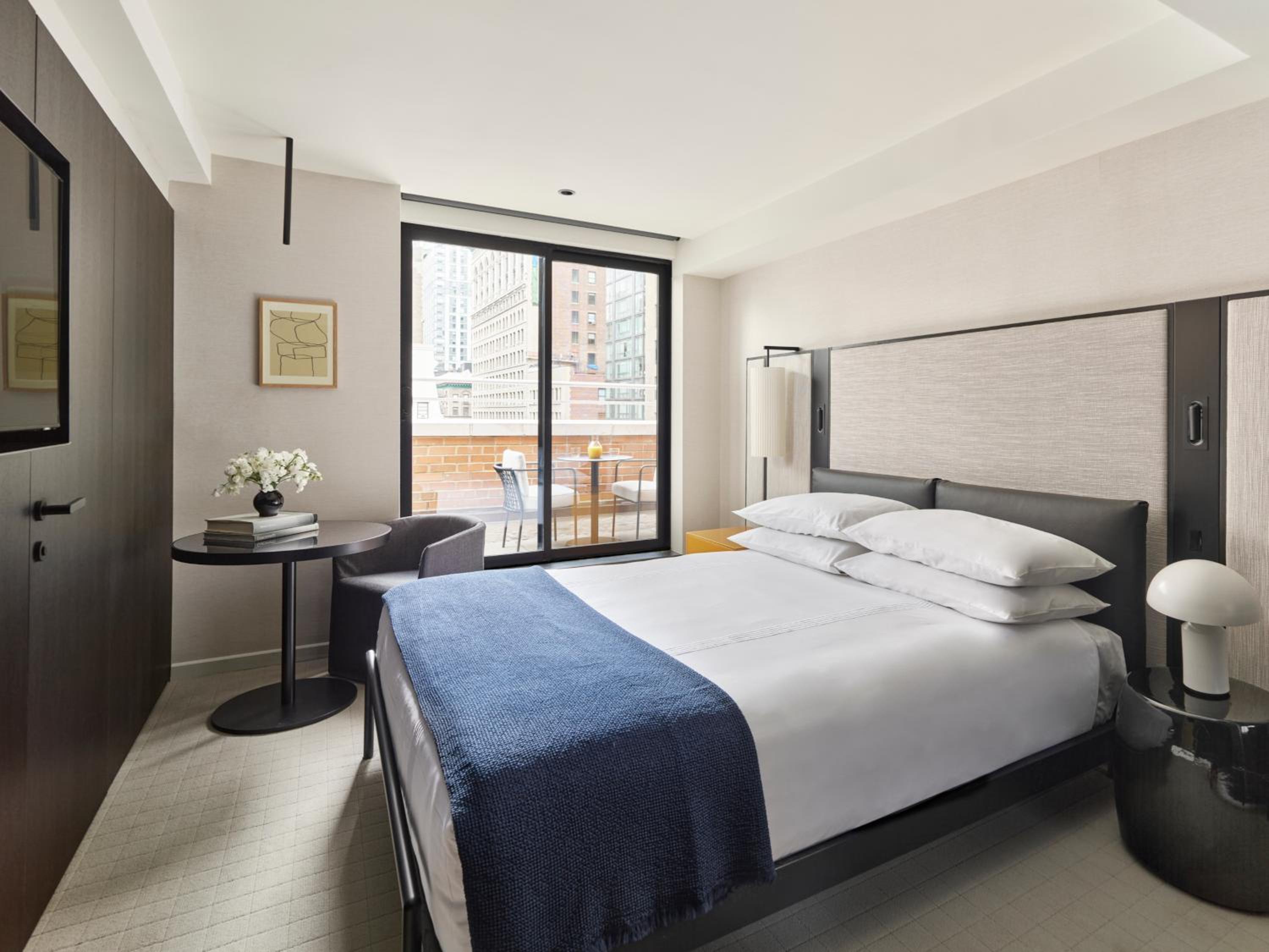 Premium Empire State Queen with Terrace