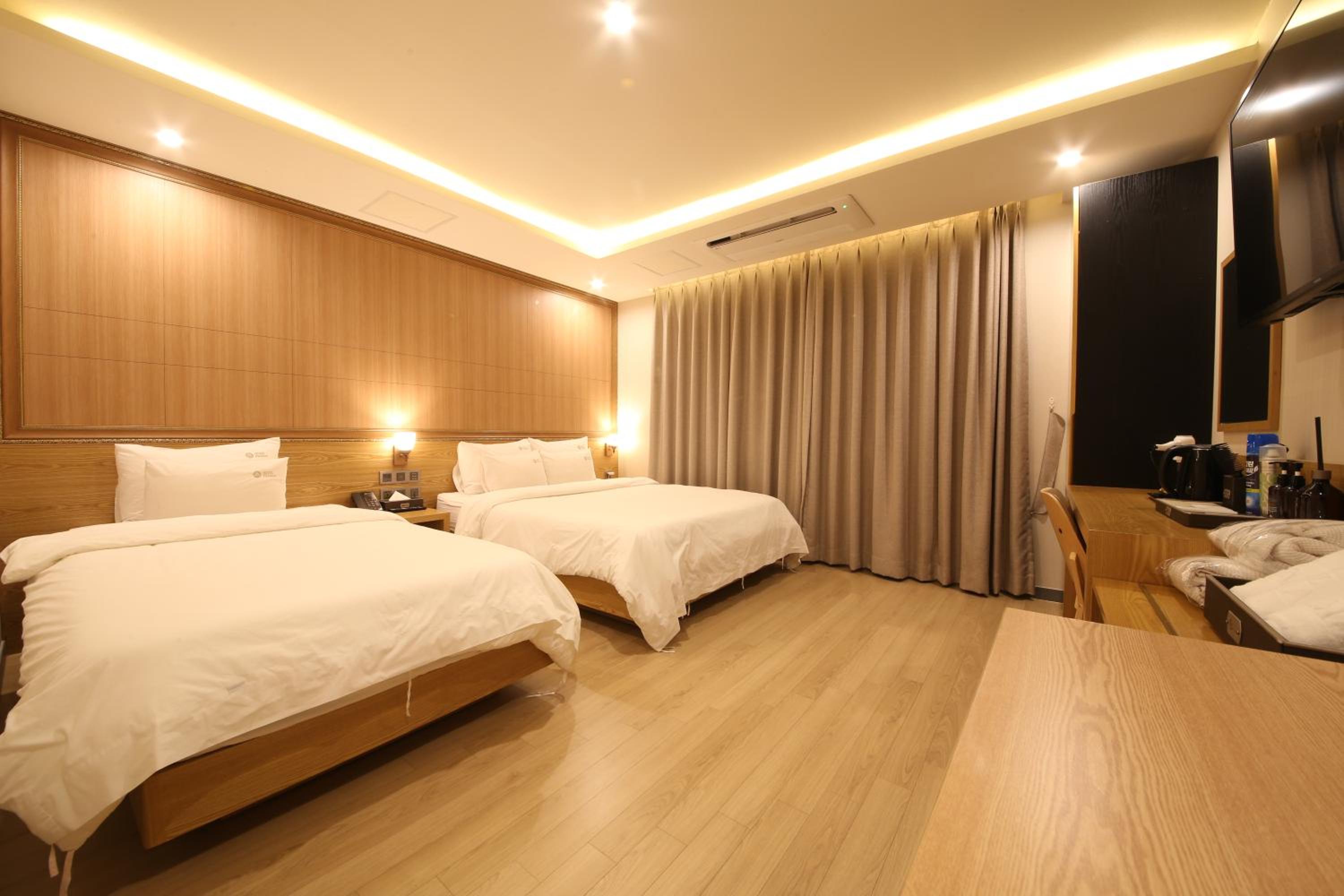 Deluxe Twin Room - Photo 15