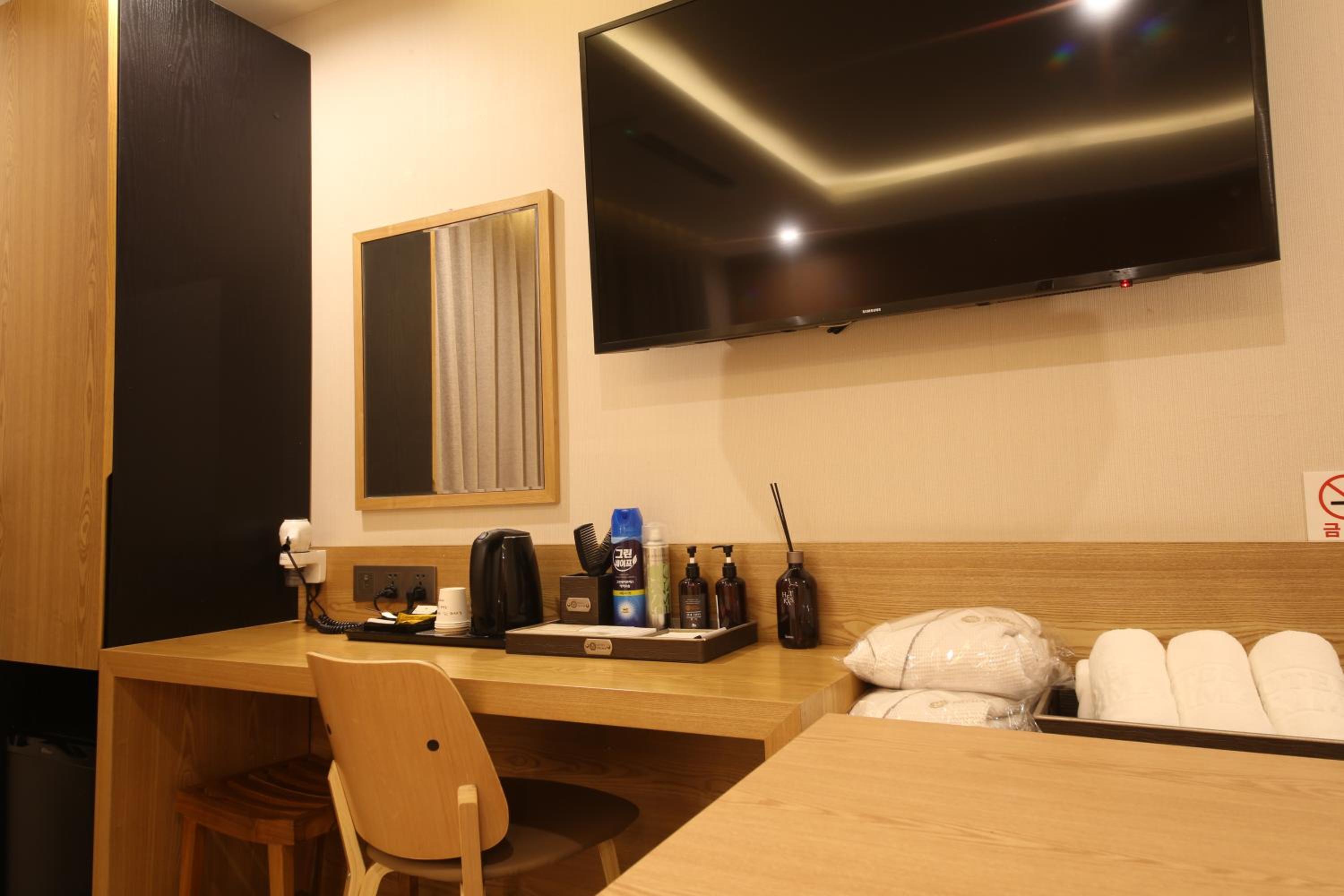 Deluxe Twin Room - Photo 14
