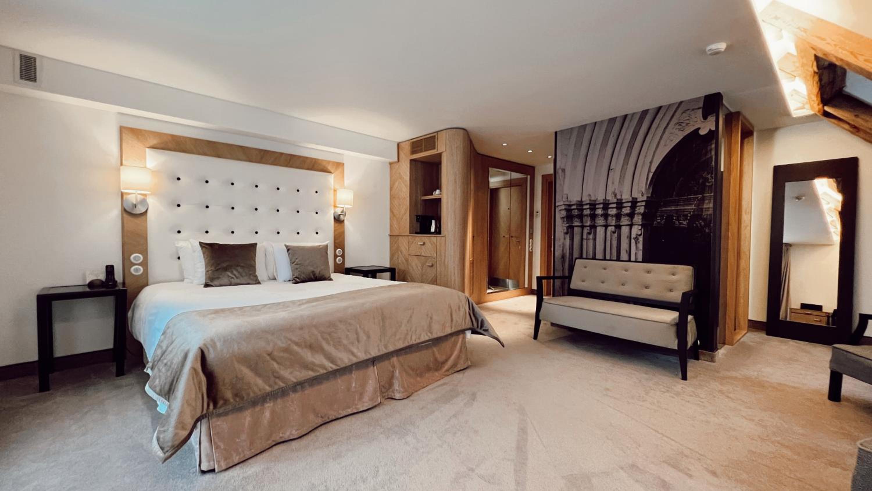 Suite - Photo 10