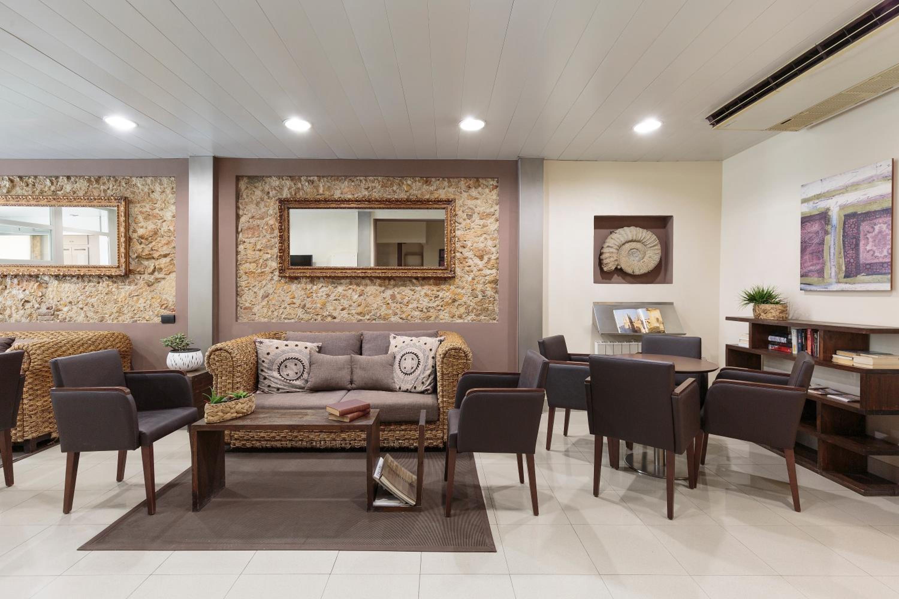 Studio Apartment photo 2