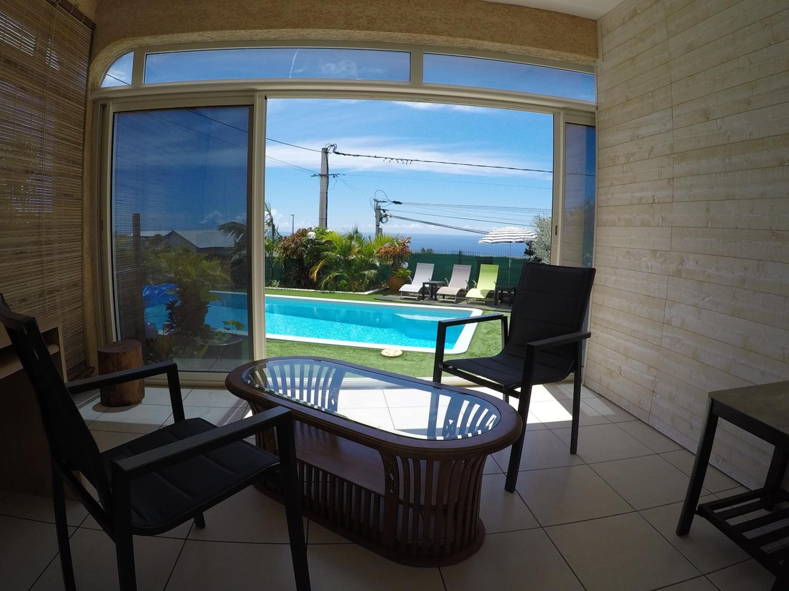 Queen Room with Pool View photo 3