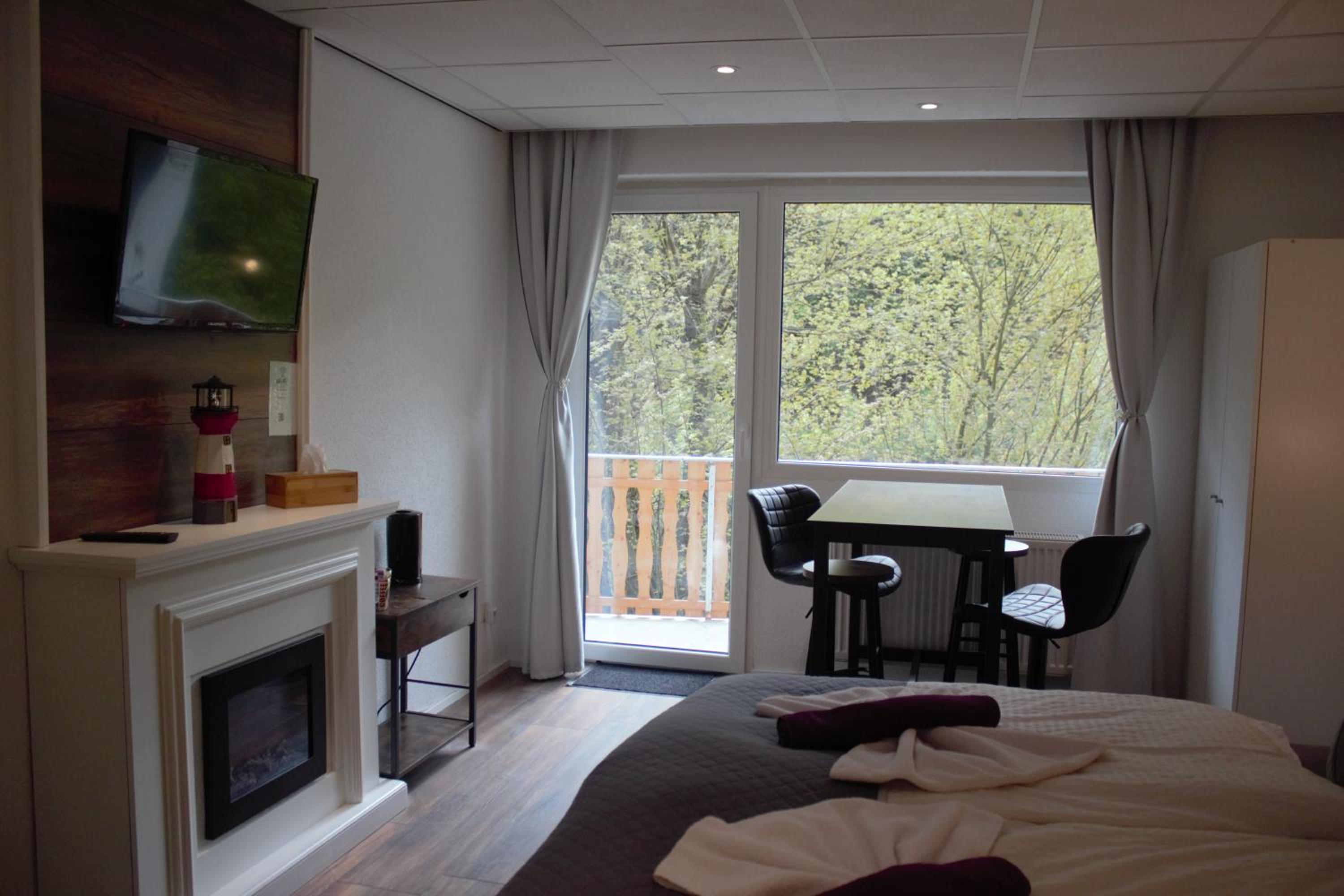 Family Room with Balcony photo 3