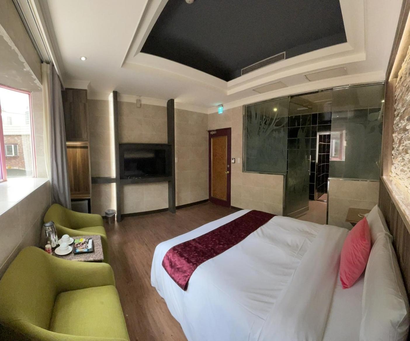 Standard Queen Room photo 1