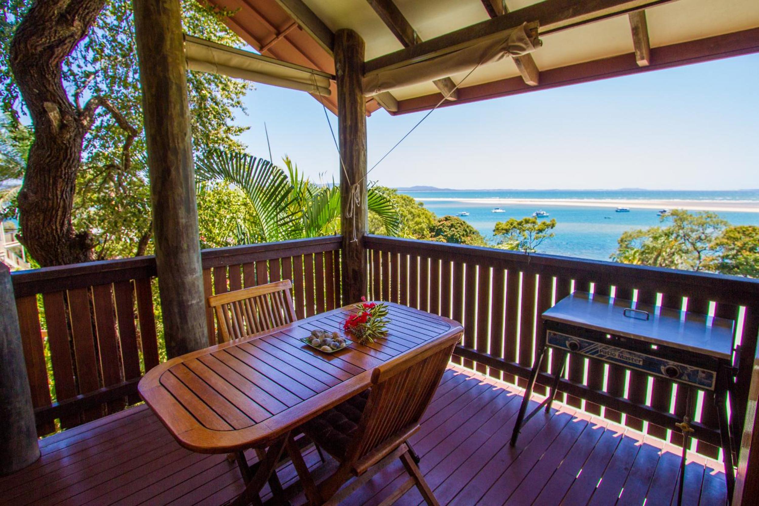 Bungalow with Ocean View - Tree House photo 2