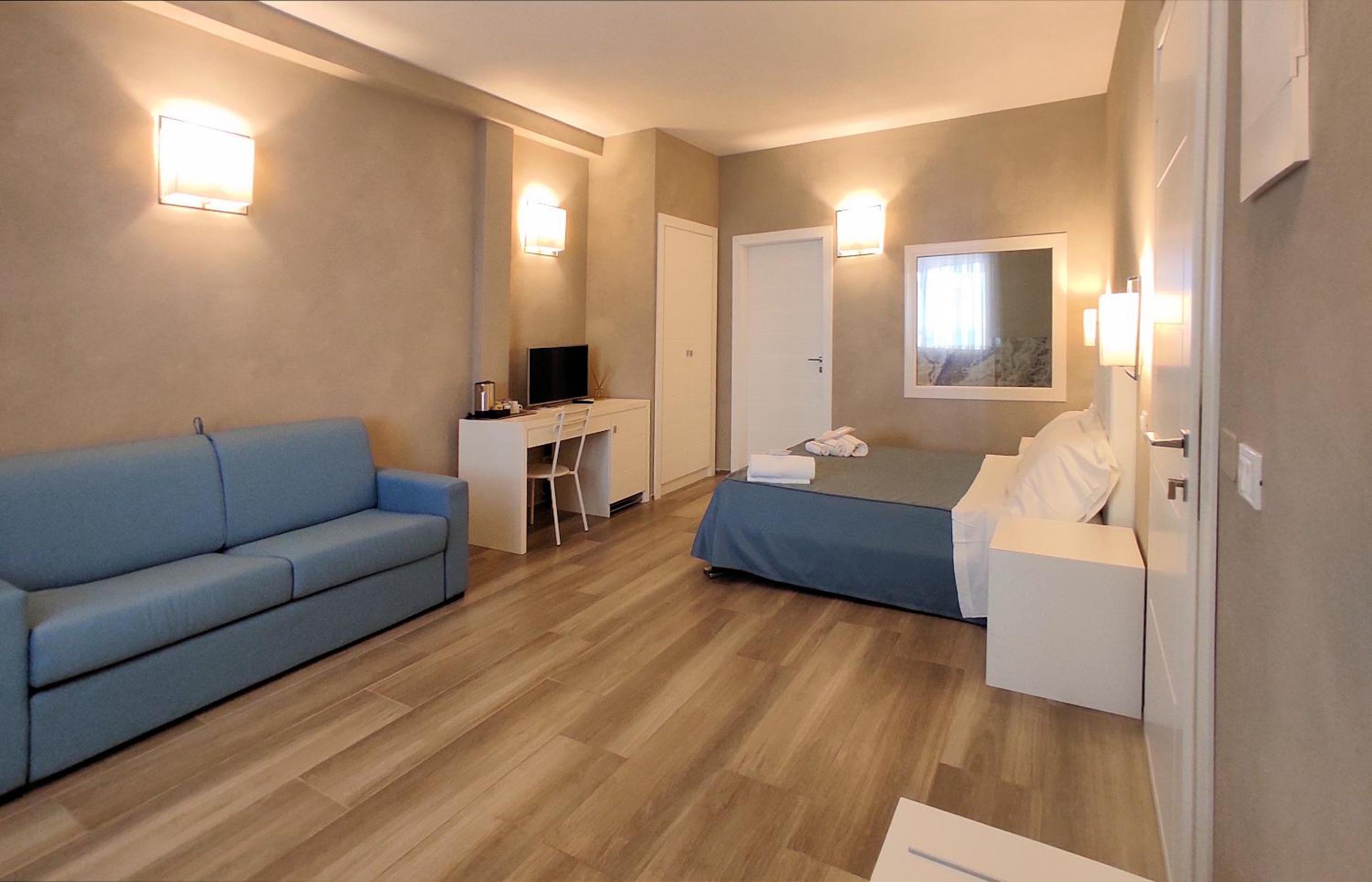 Quadruple Room with Terrace photo 2