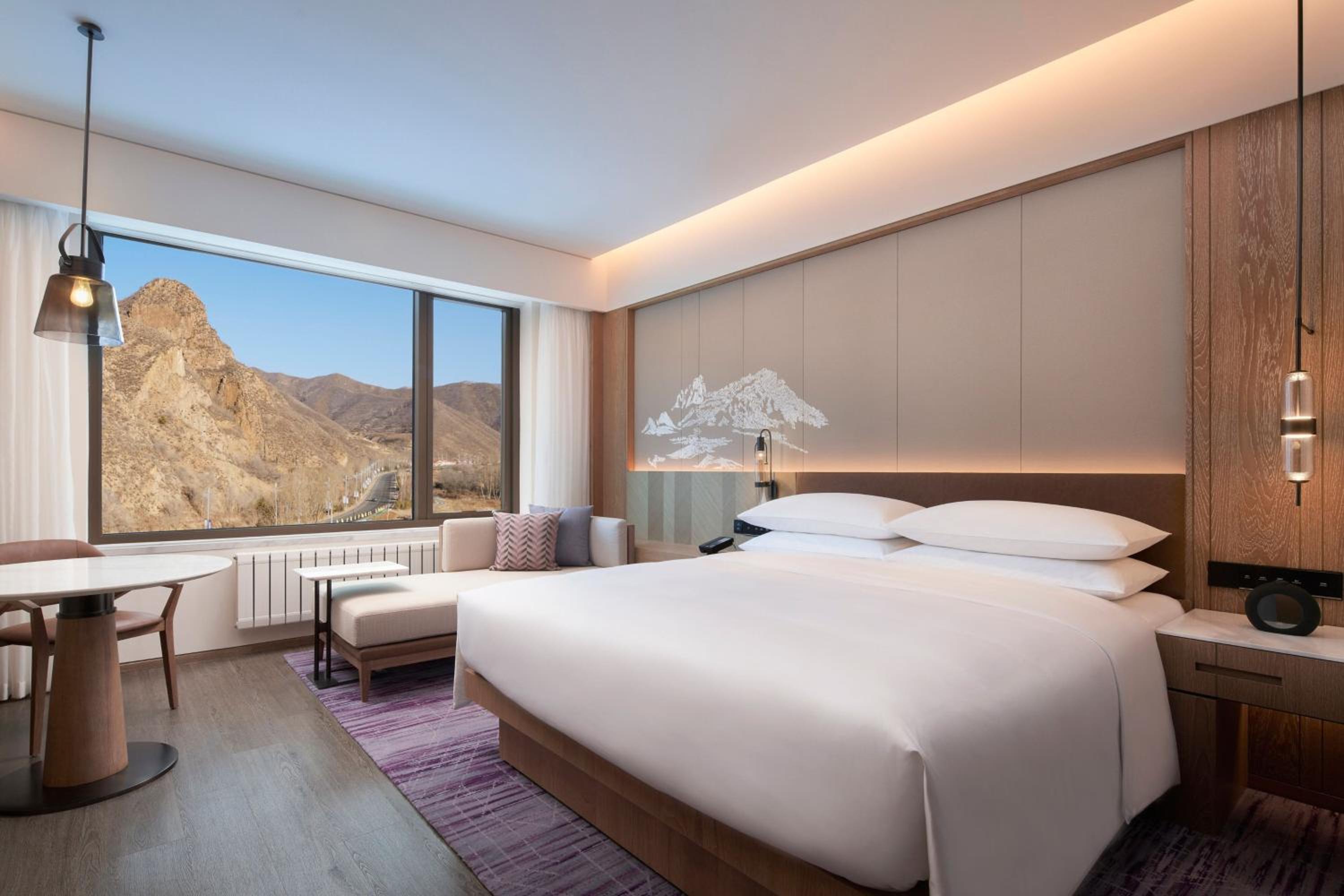 King Room with Mountain View - Photo 1