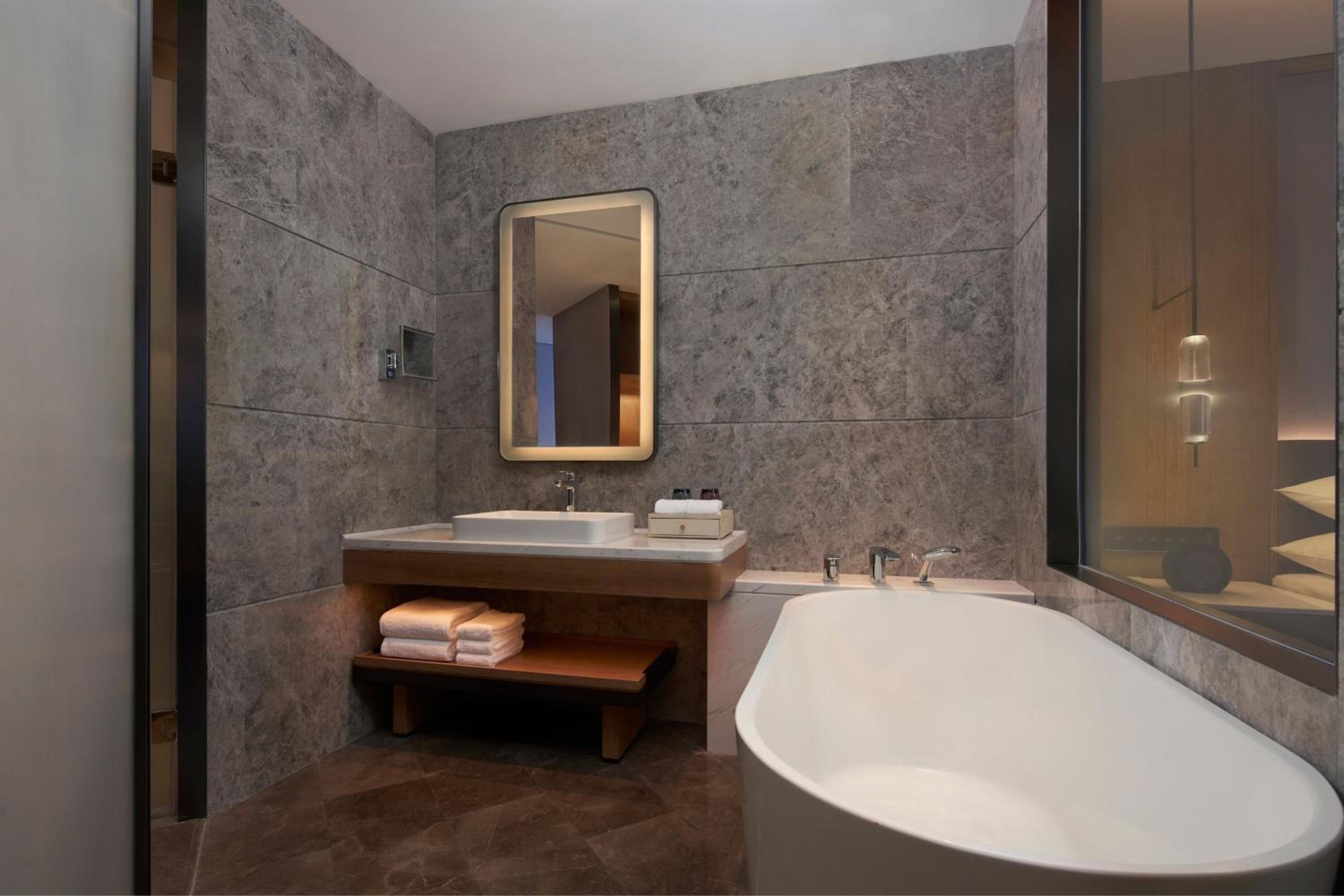 Family Suite with Mountain View - Photo 3