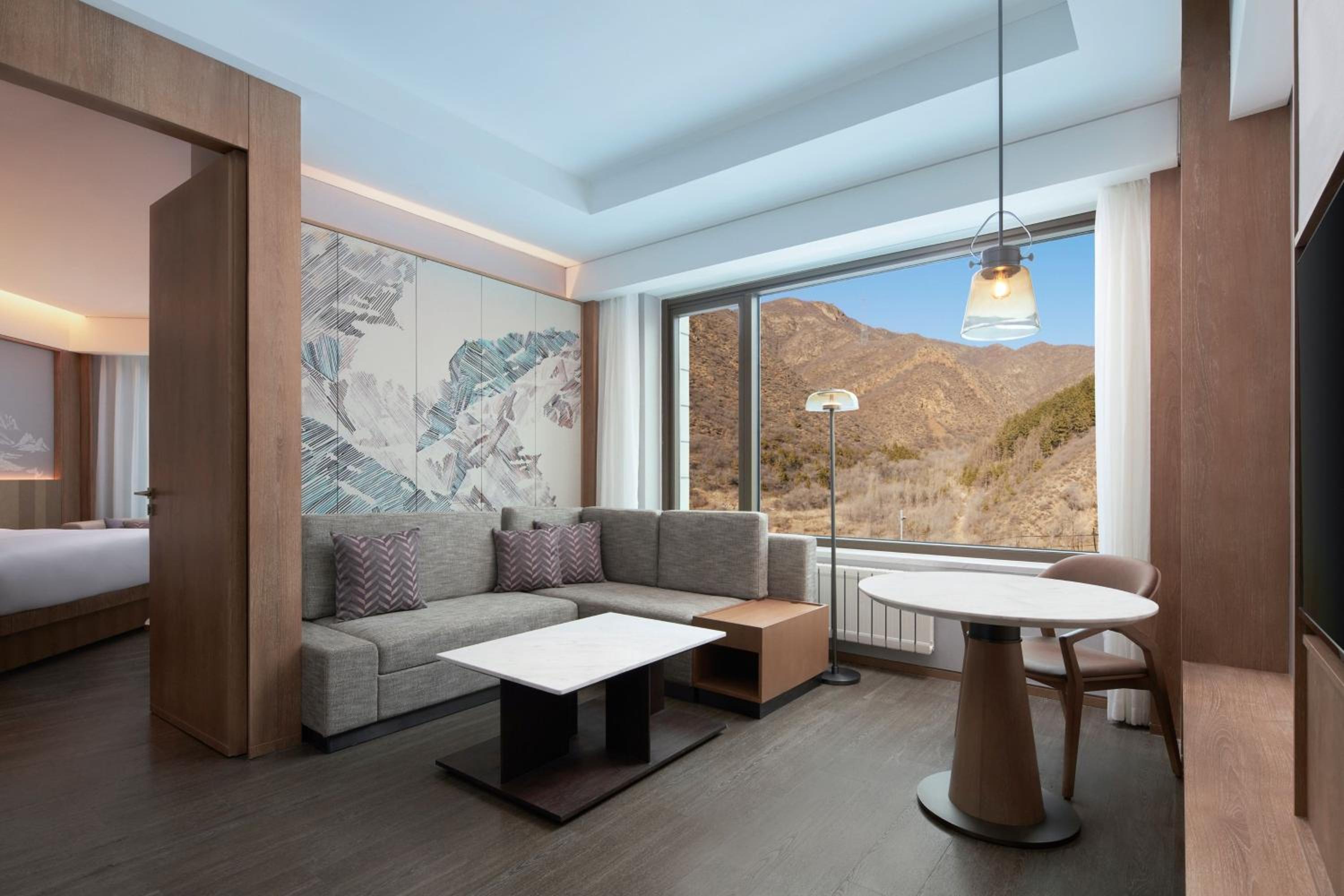 Family Suite with Mountain View - Photo 1