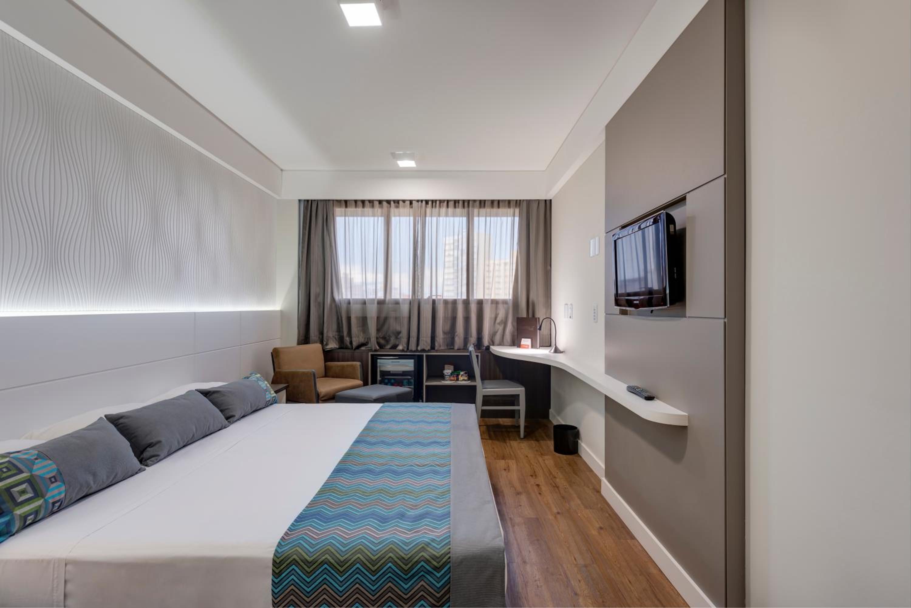 Deluxe King Suite photo 1