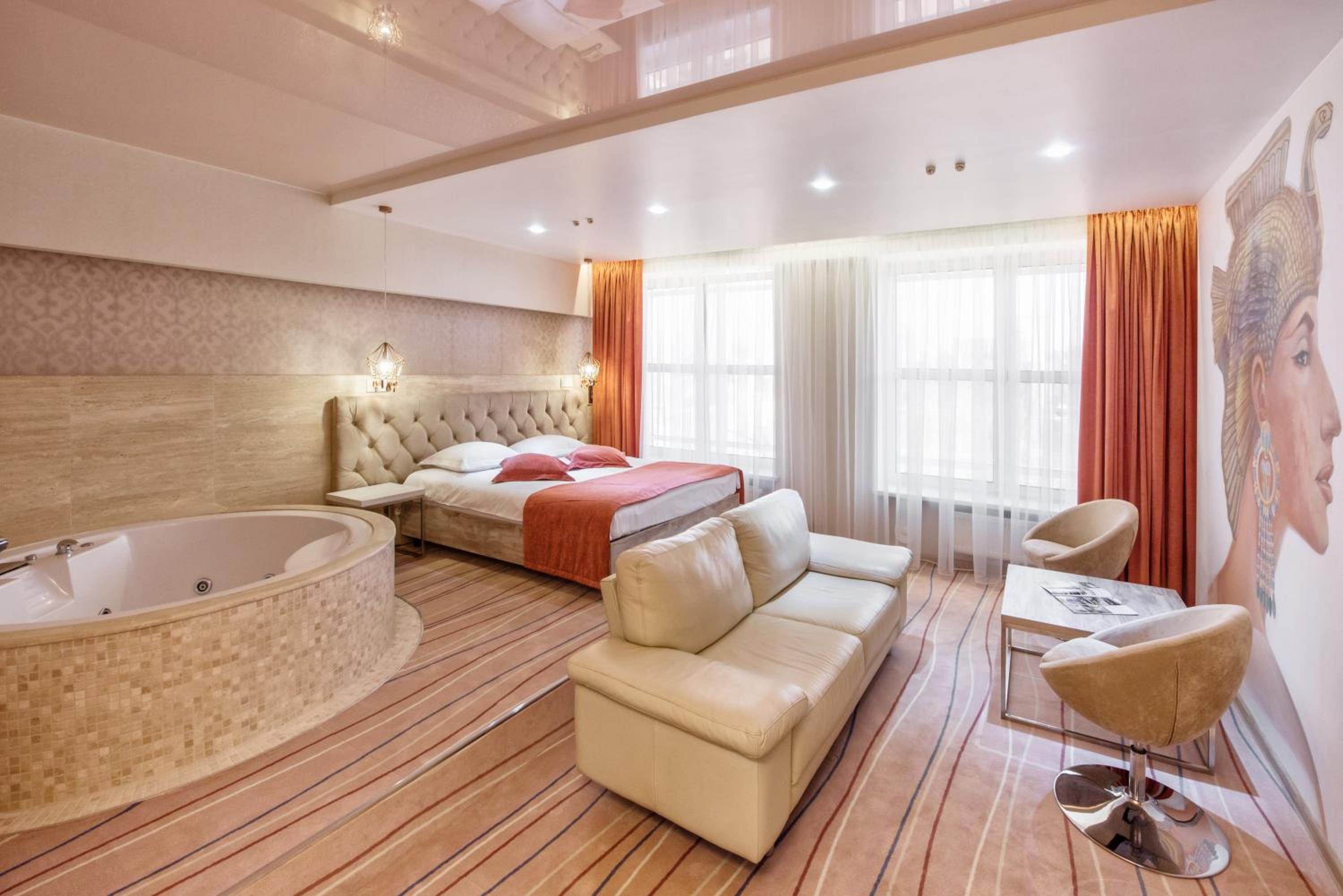 Double Room with Spa Bath photo 2