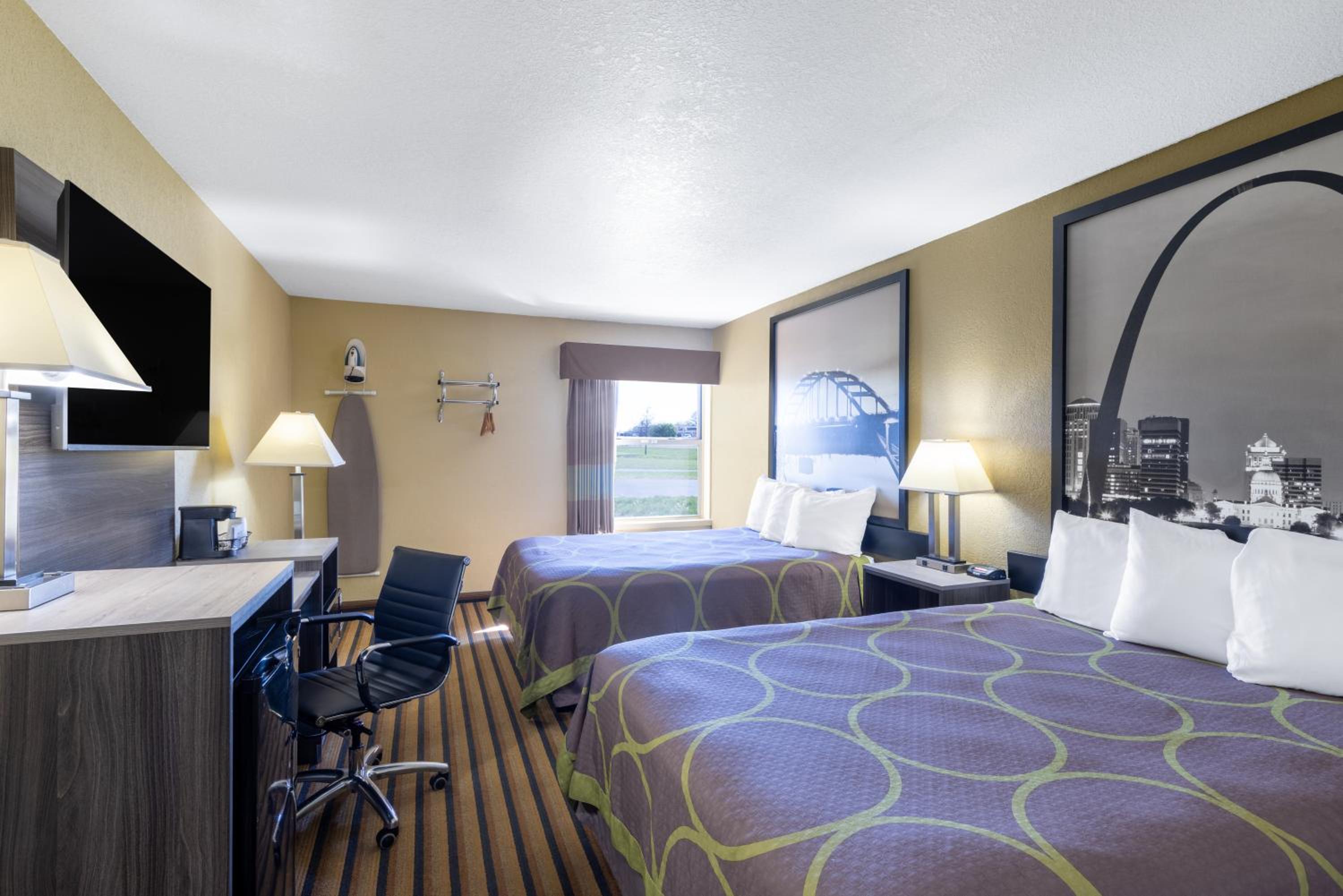 Queen Room with Two Queen Beds - Non-Smoking - Photo 1